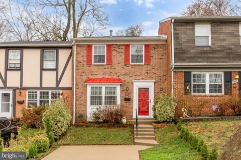 Photo of 7807 Snead Lane, FALLS CHURCH, VA 22043 (MLS # VAFX2296970)
