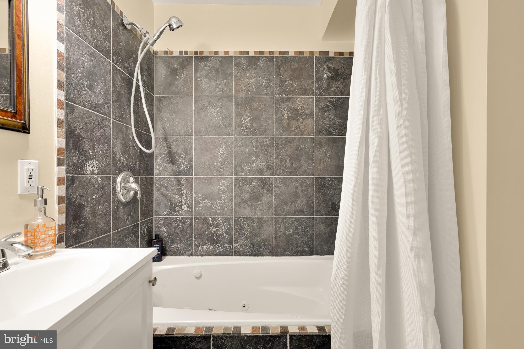 PINEWOOD GREENS - Residential