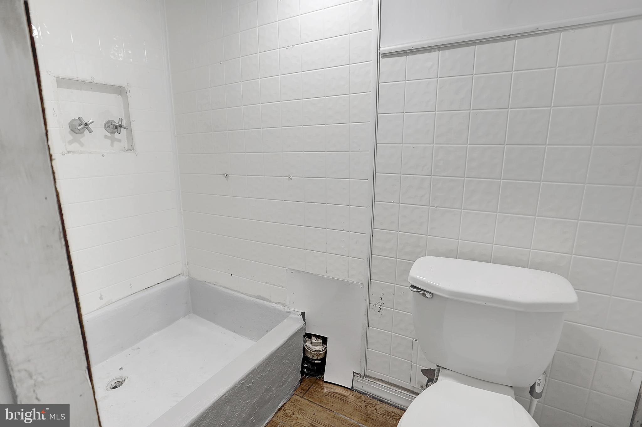 ROSEMONT - Residential Lease