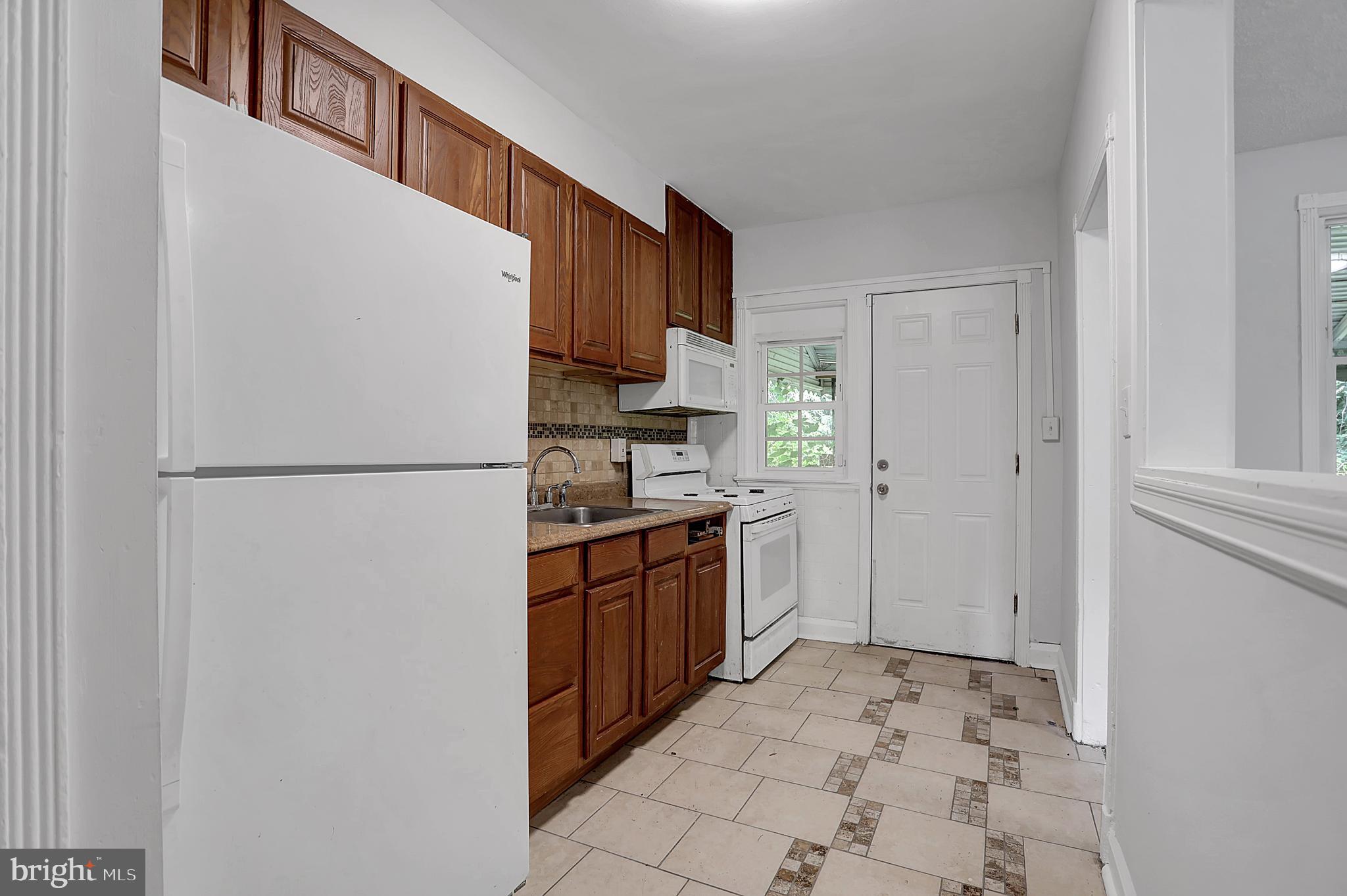 ROSEMONT - Residential Lease