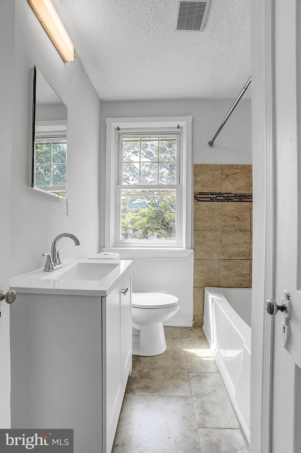 ROSEMONT - Residential Lease