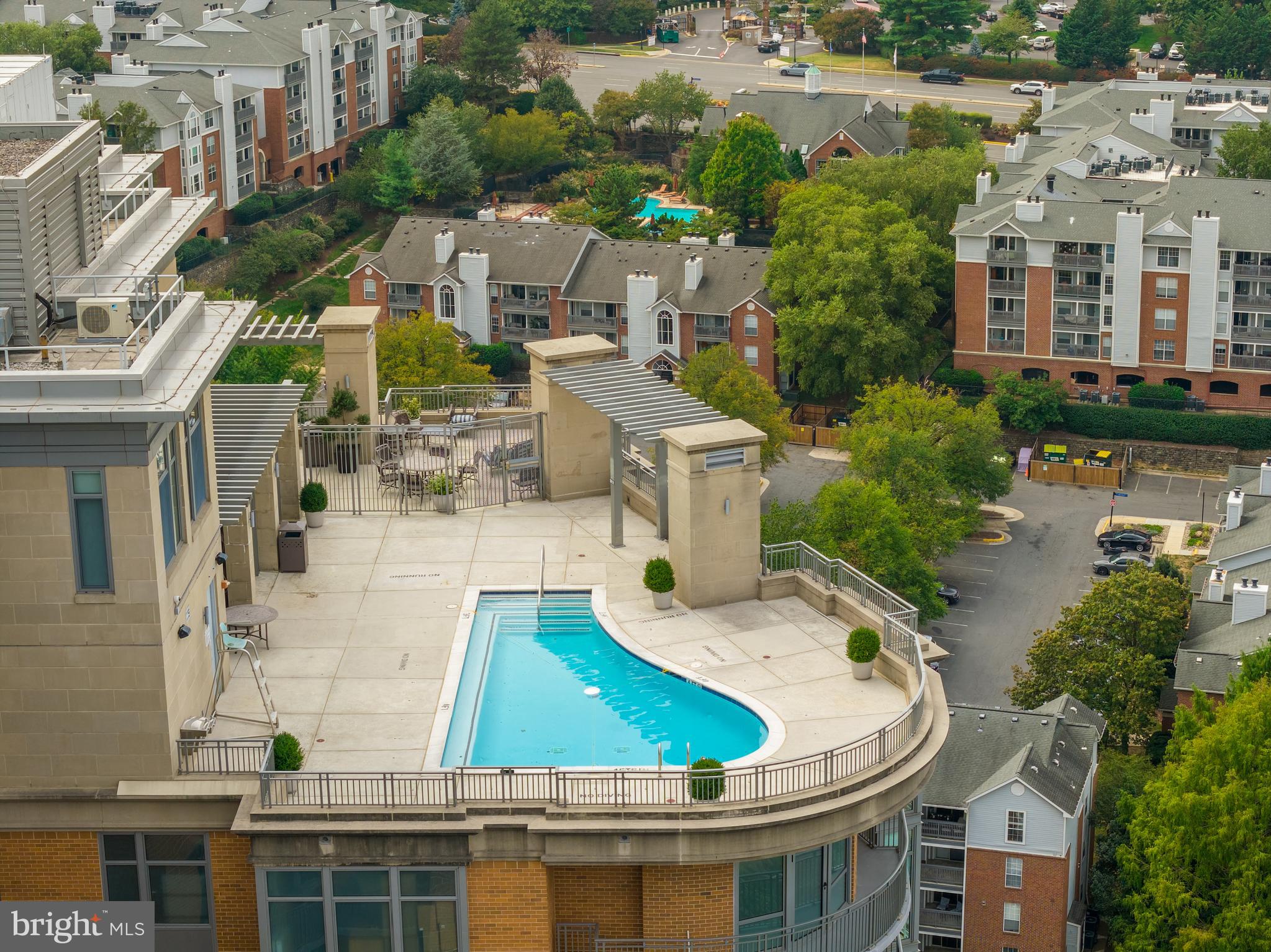 ONE PARK CREST CONDOMINIUM - Residential