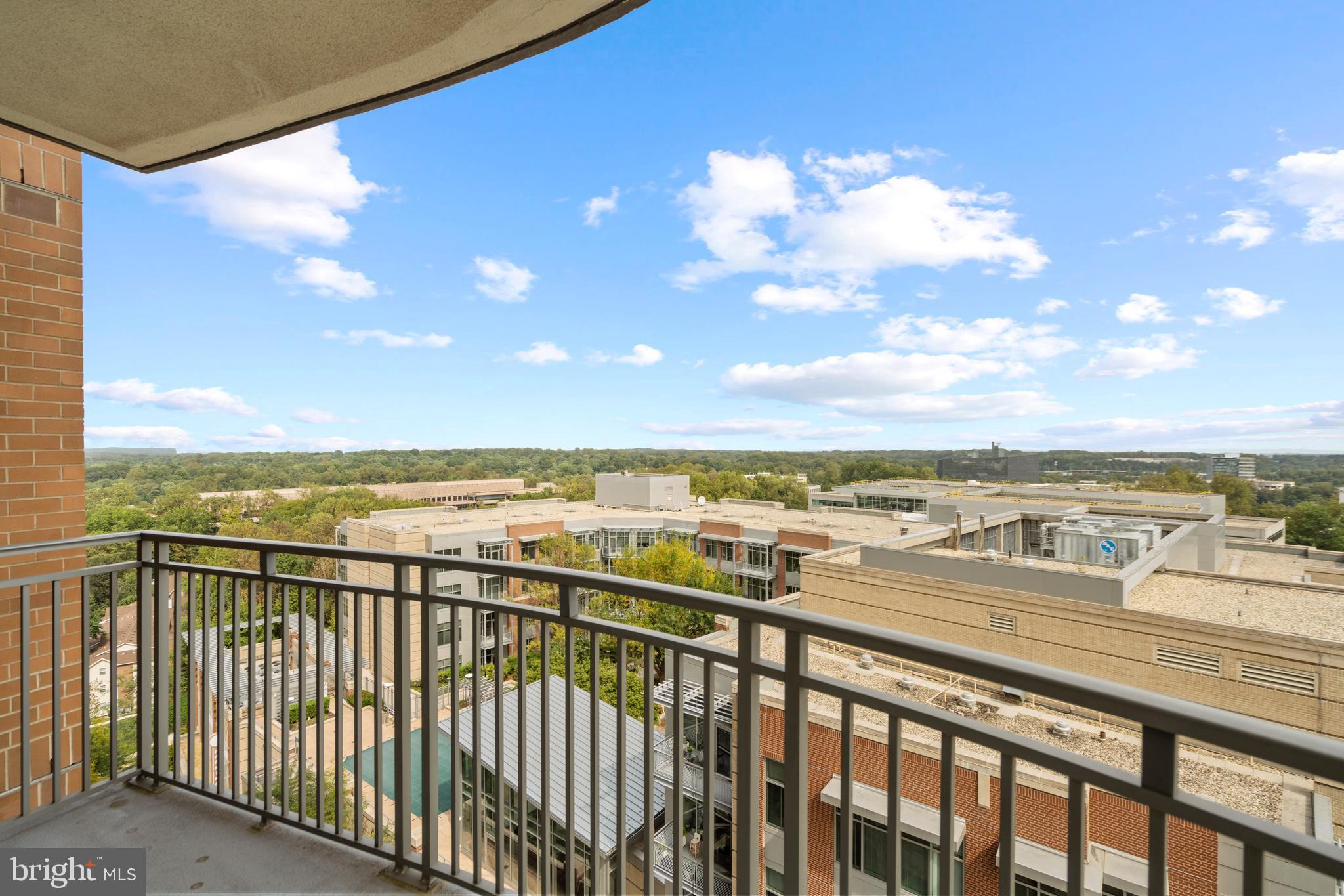 ONE PARK CREST CONDOMINIUM - Residential