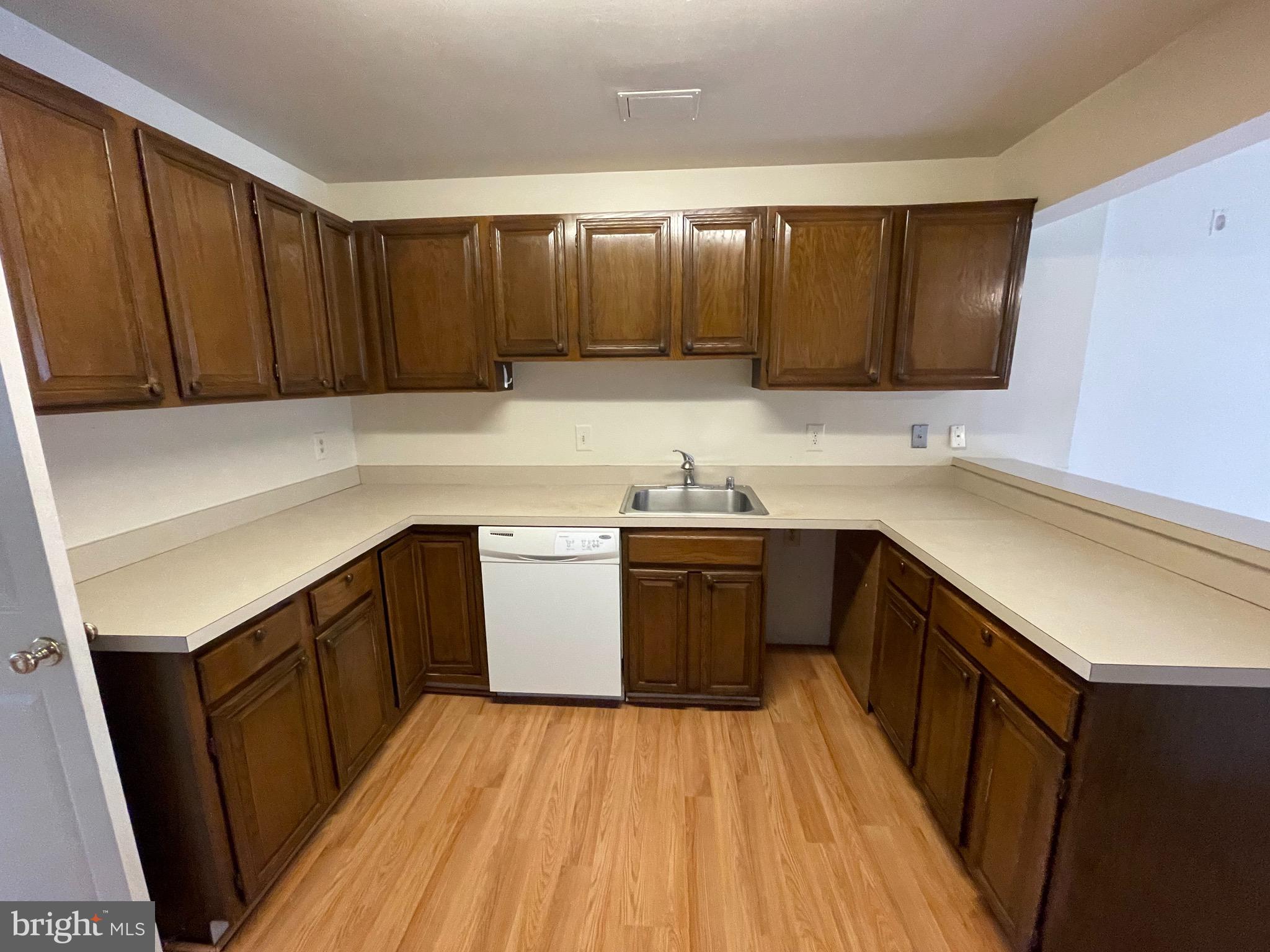 OLD GEORGETOWN VILLAGE - Residential Lease