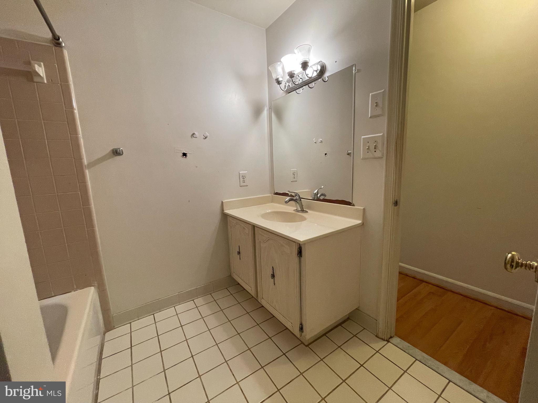 OLD GEORGETOWN VILLAGE - Residential Lease