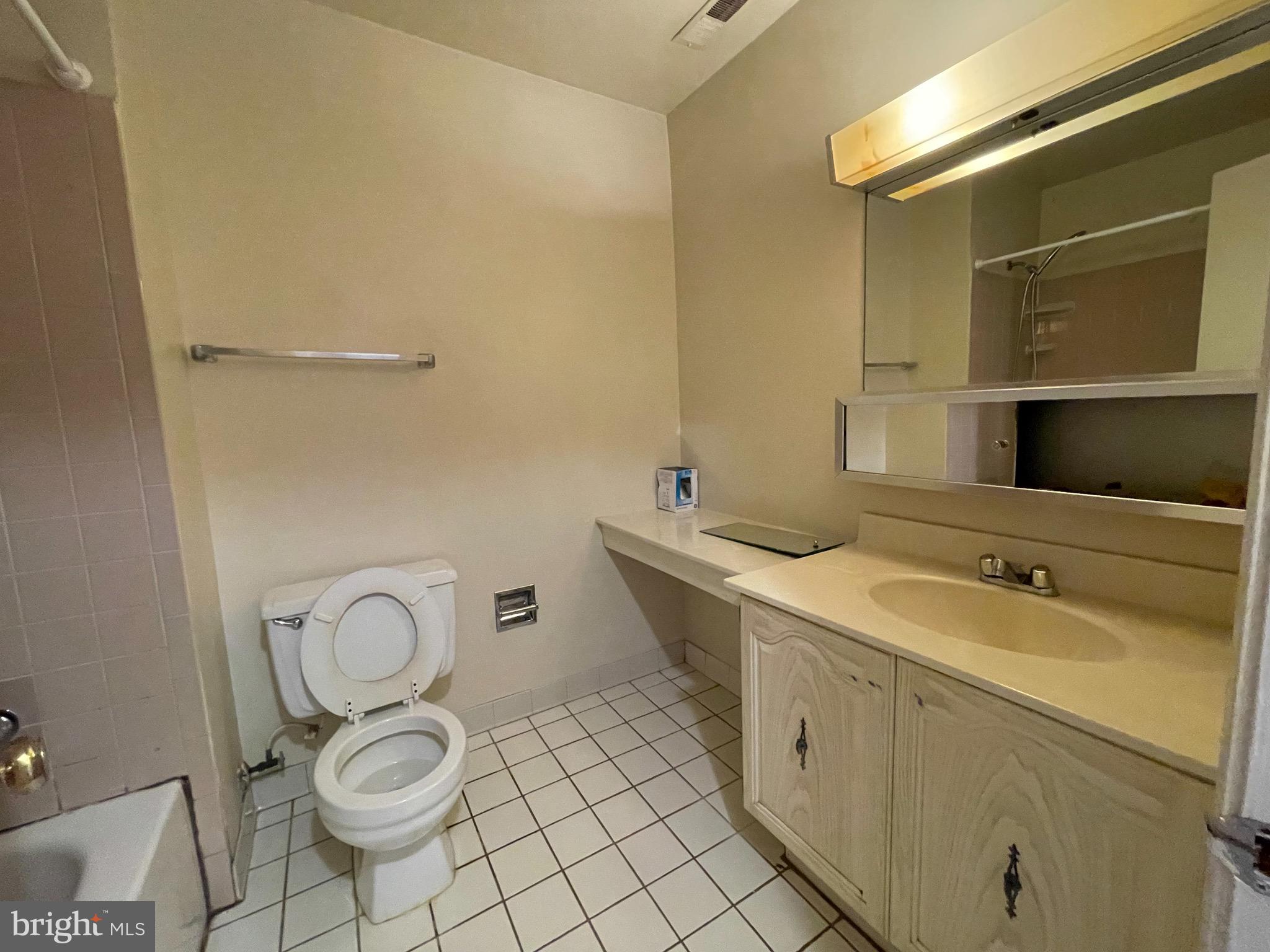 OLD GEORGETOWN VILLAGE - Residential Lease