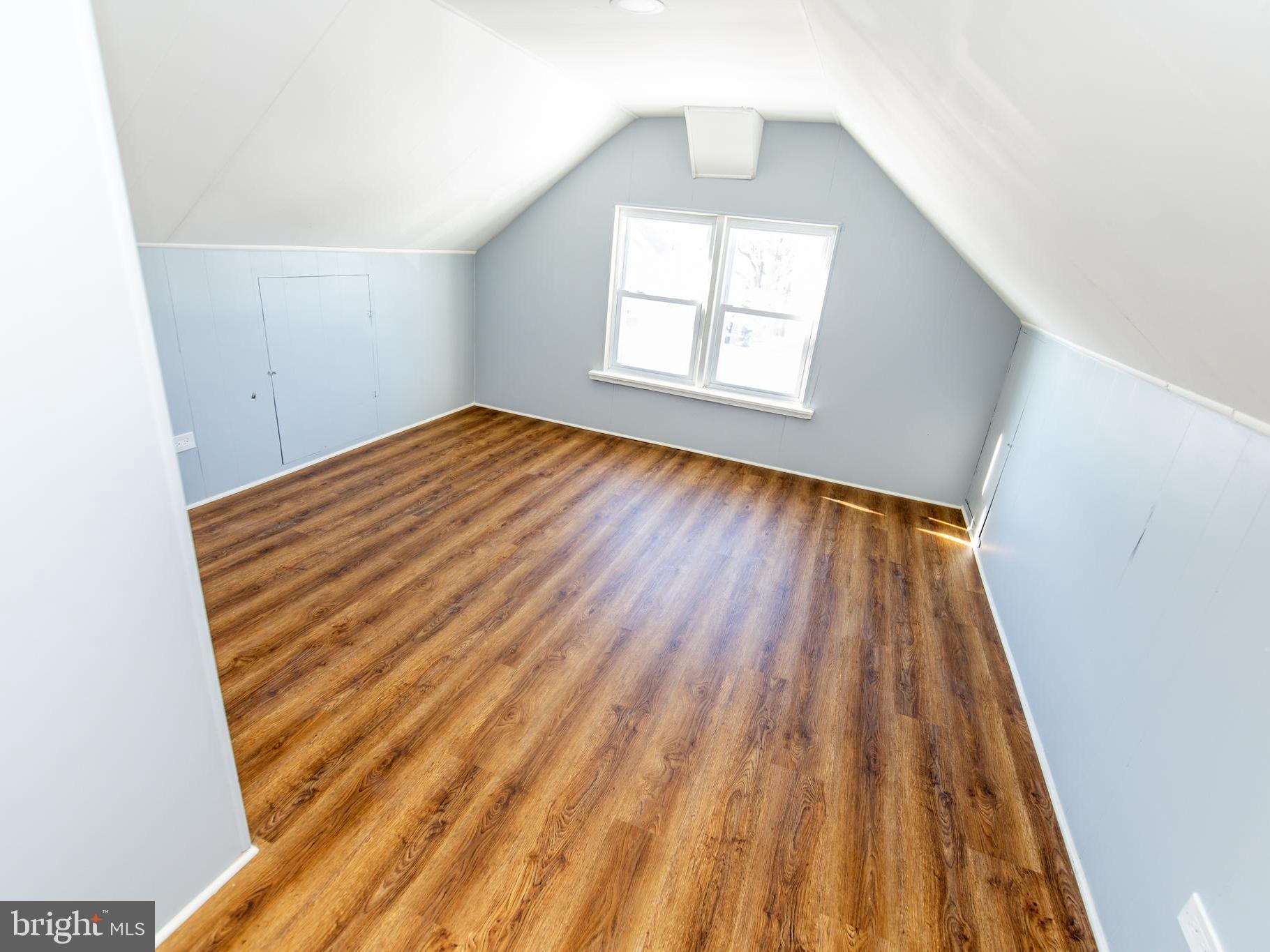 LYNBROOK - Residential