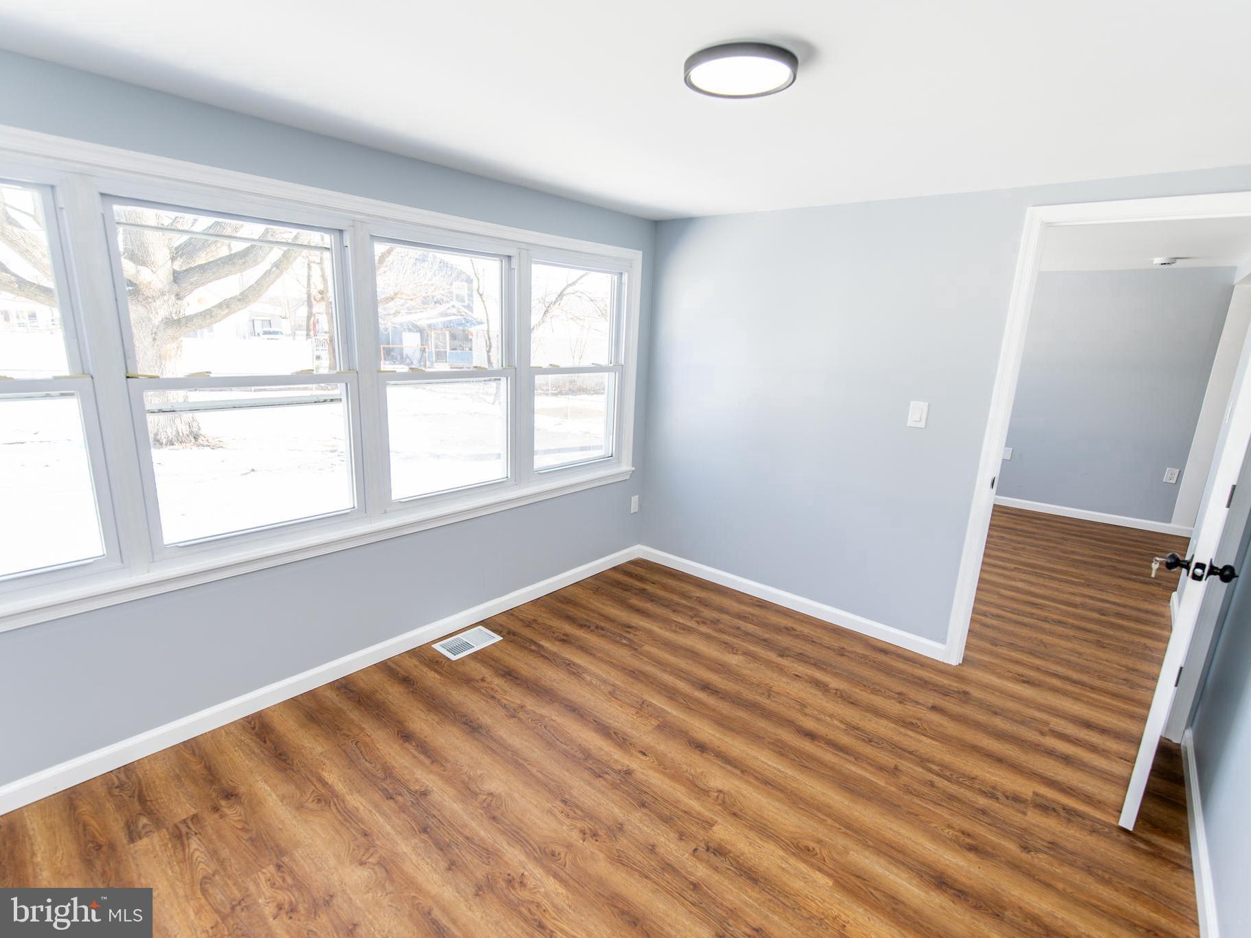 LYNBROOK - Residential