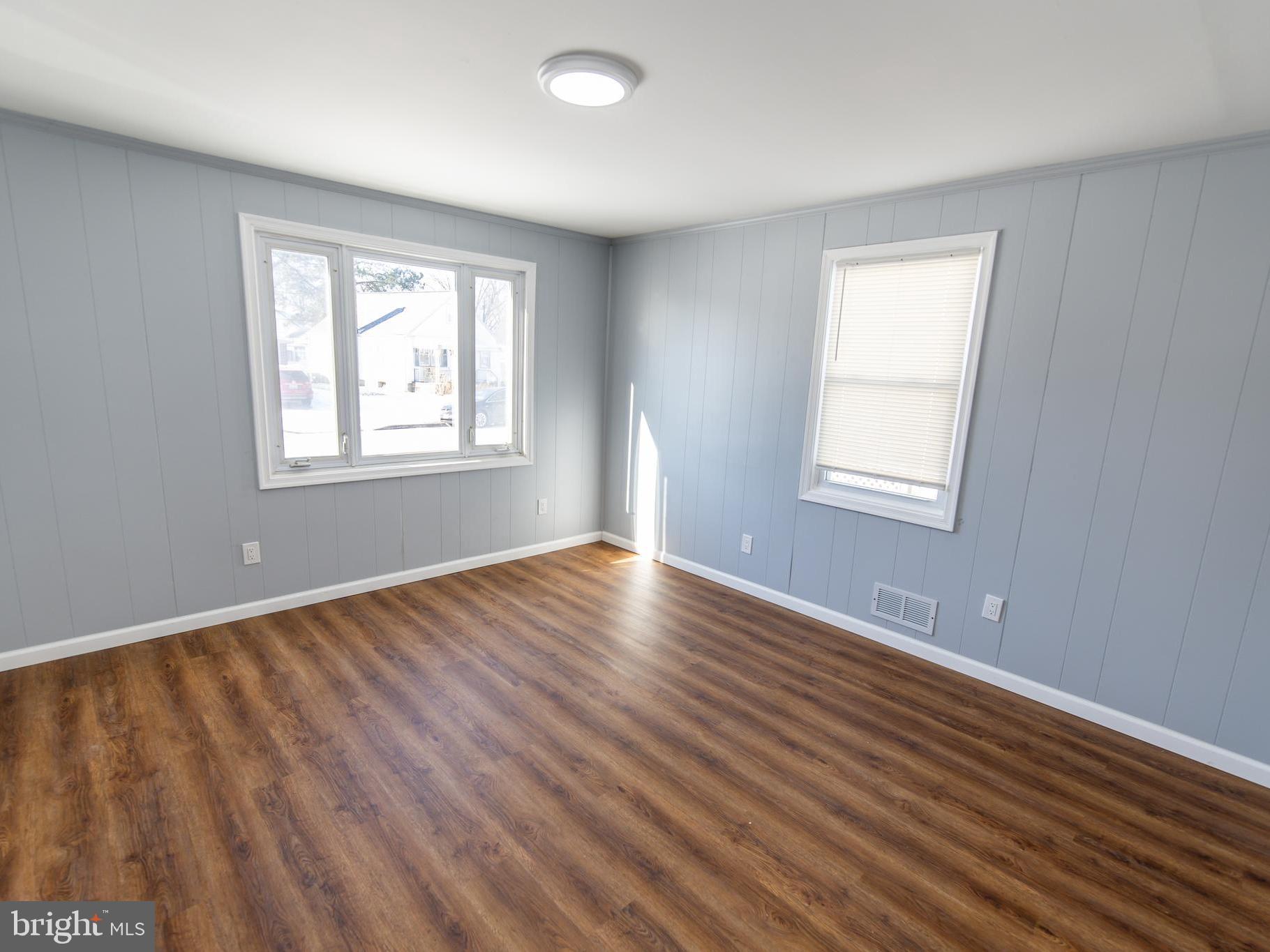 LYNBROOK - Residential