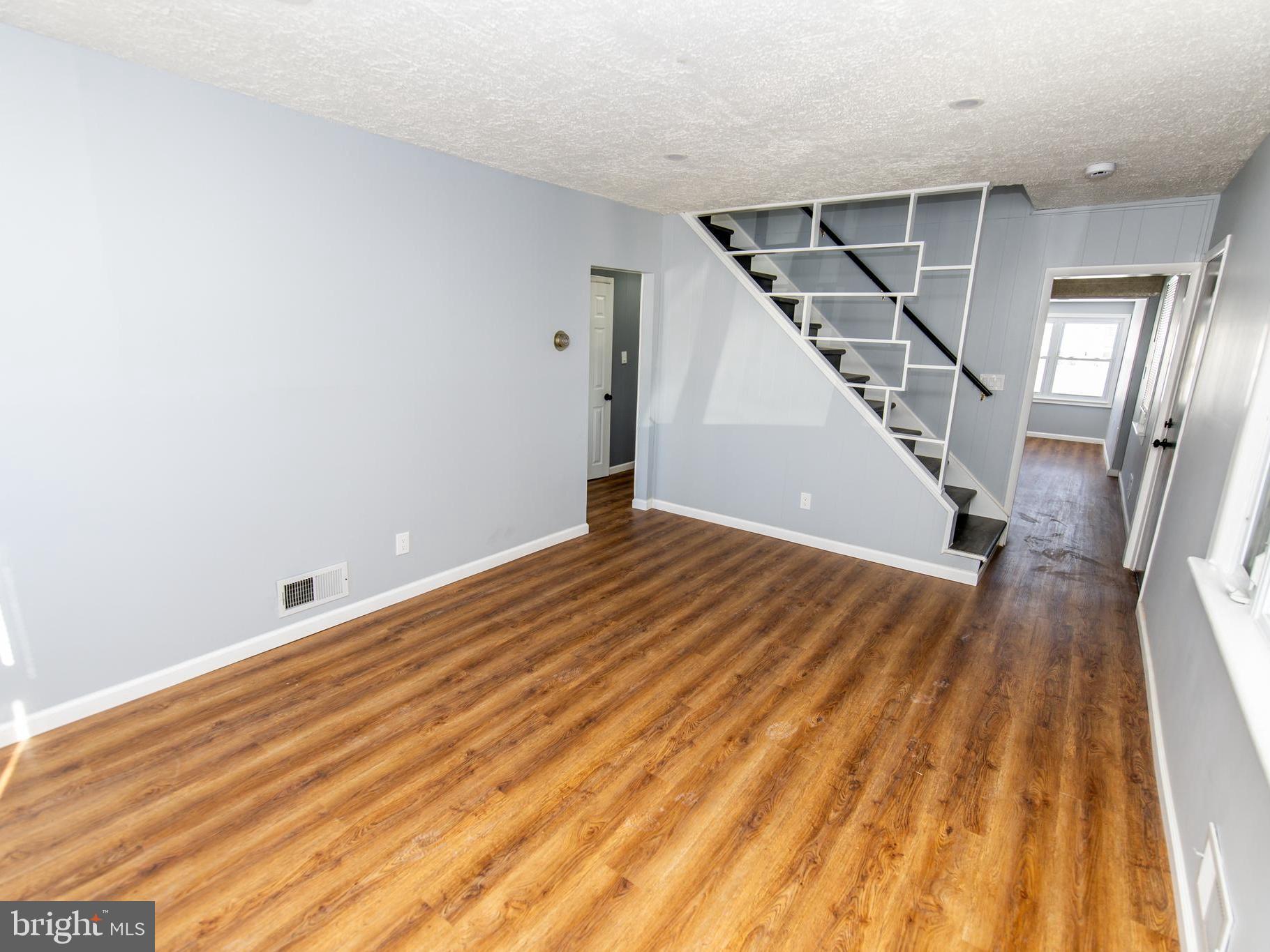 LYNBROOK - Residential