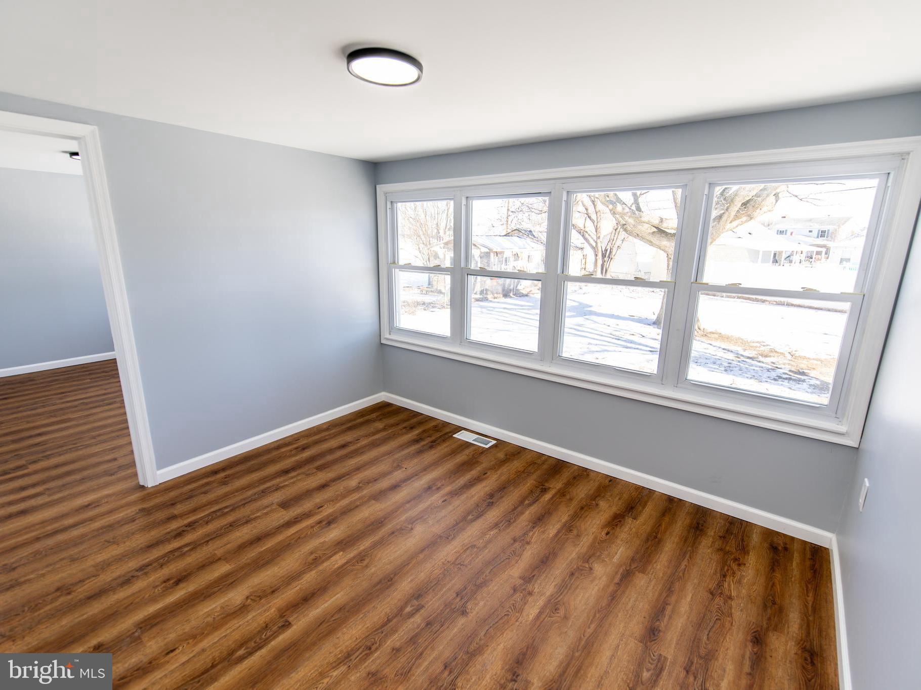LYNBROOK - Residential