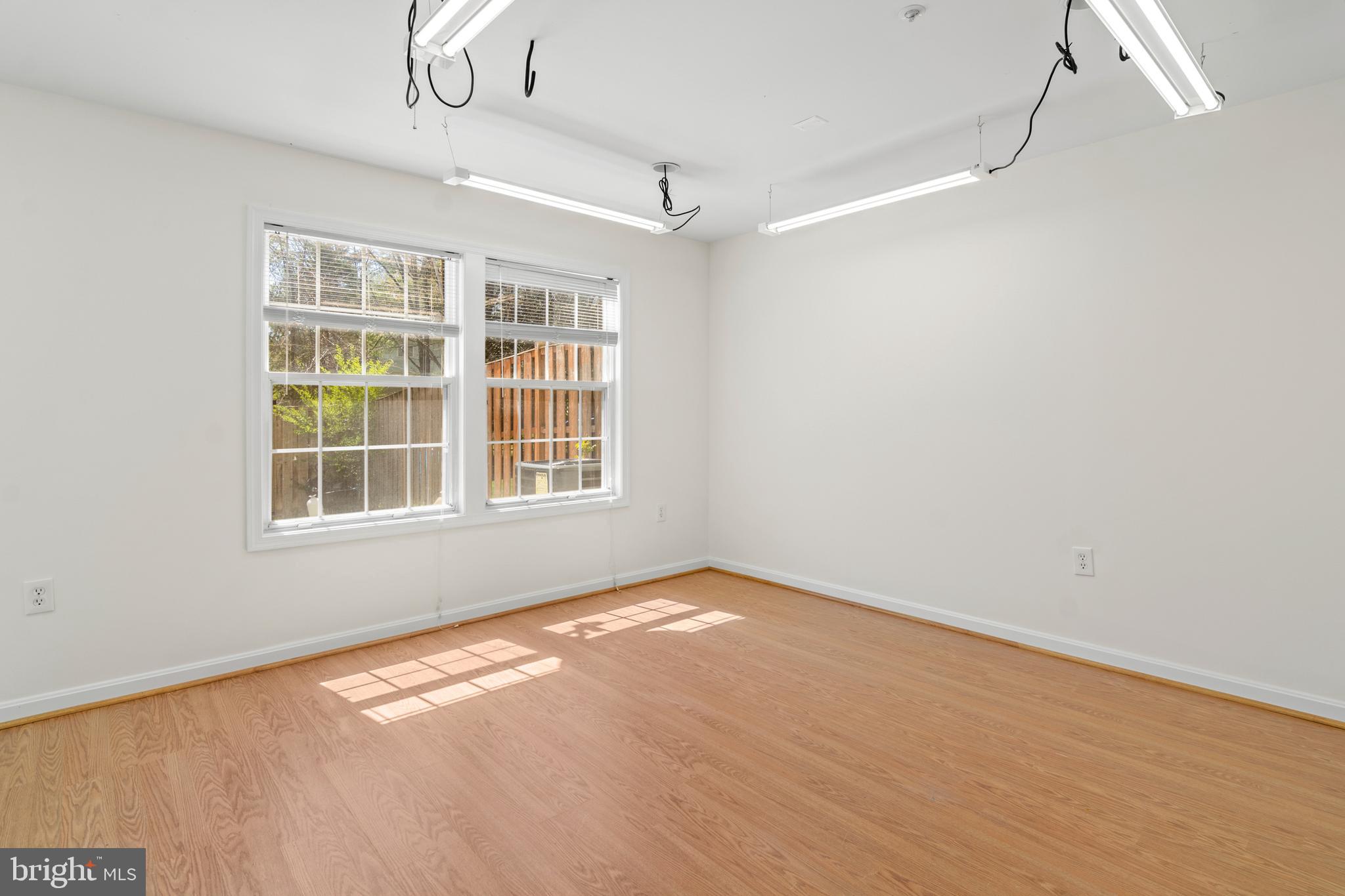 QUINCE ORCHARD KNOLLS - Residential