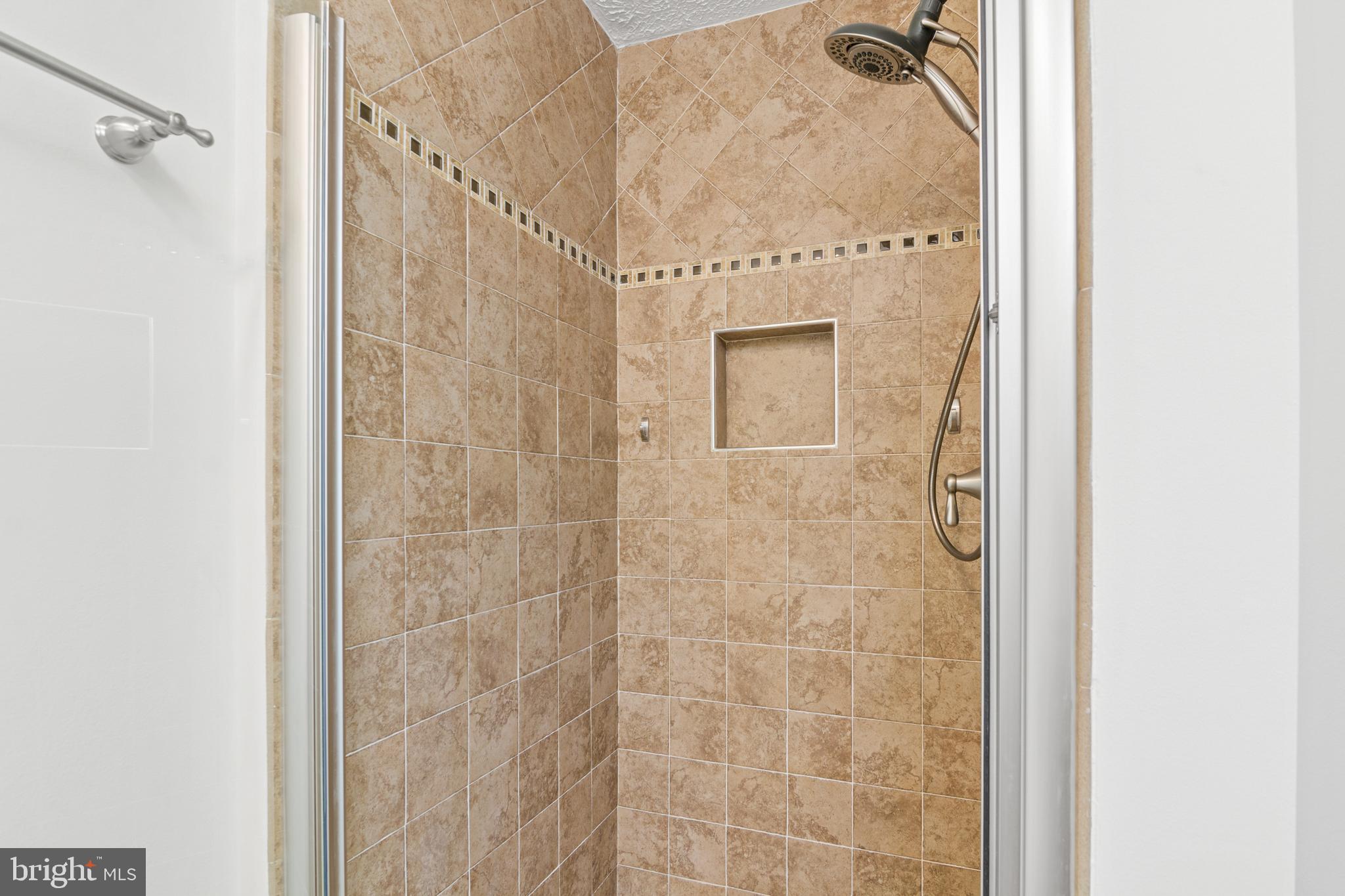 QUINCE ORCHARD KNOLLS - Residential