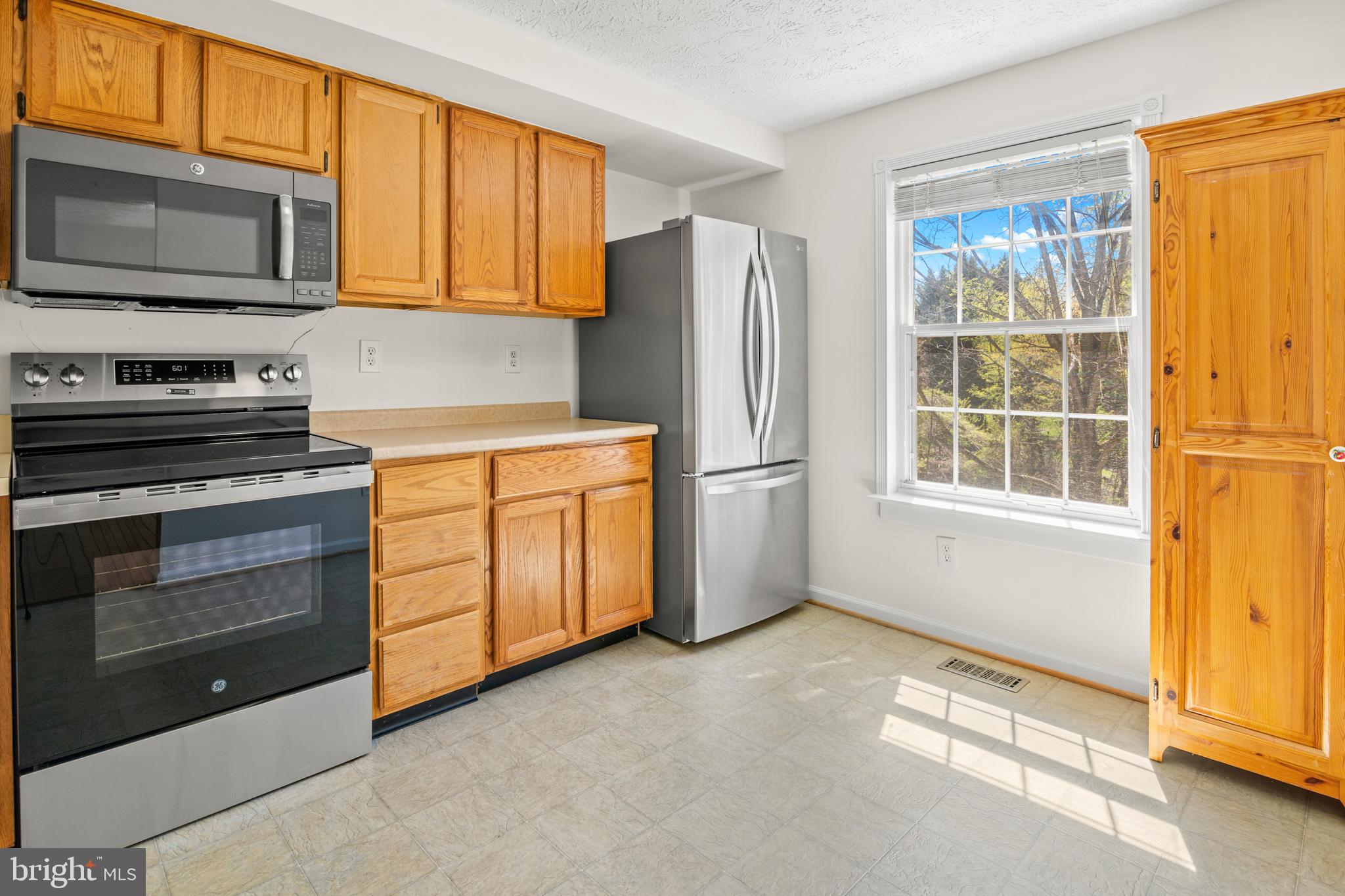 QUINCE ORCHARD KNOLLS - Residential