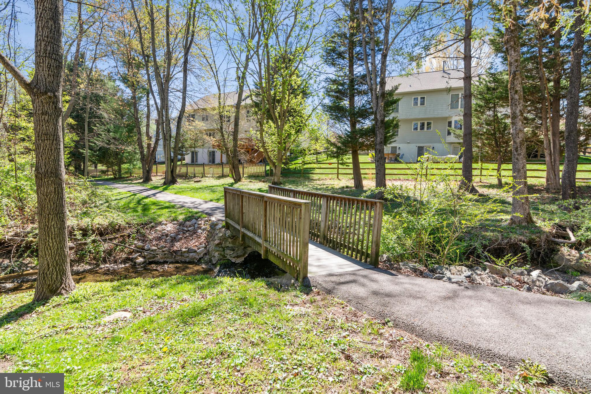 QUINCE ORCHARD KNOLLS - Residential