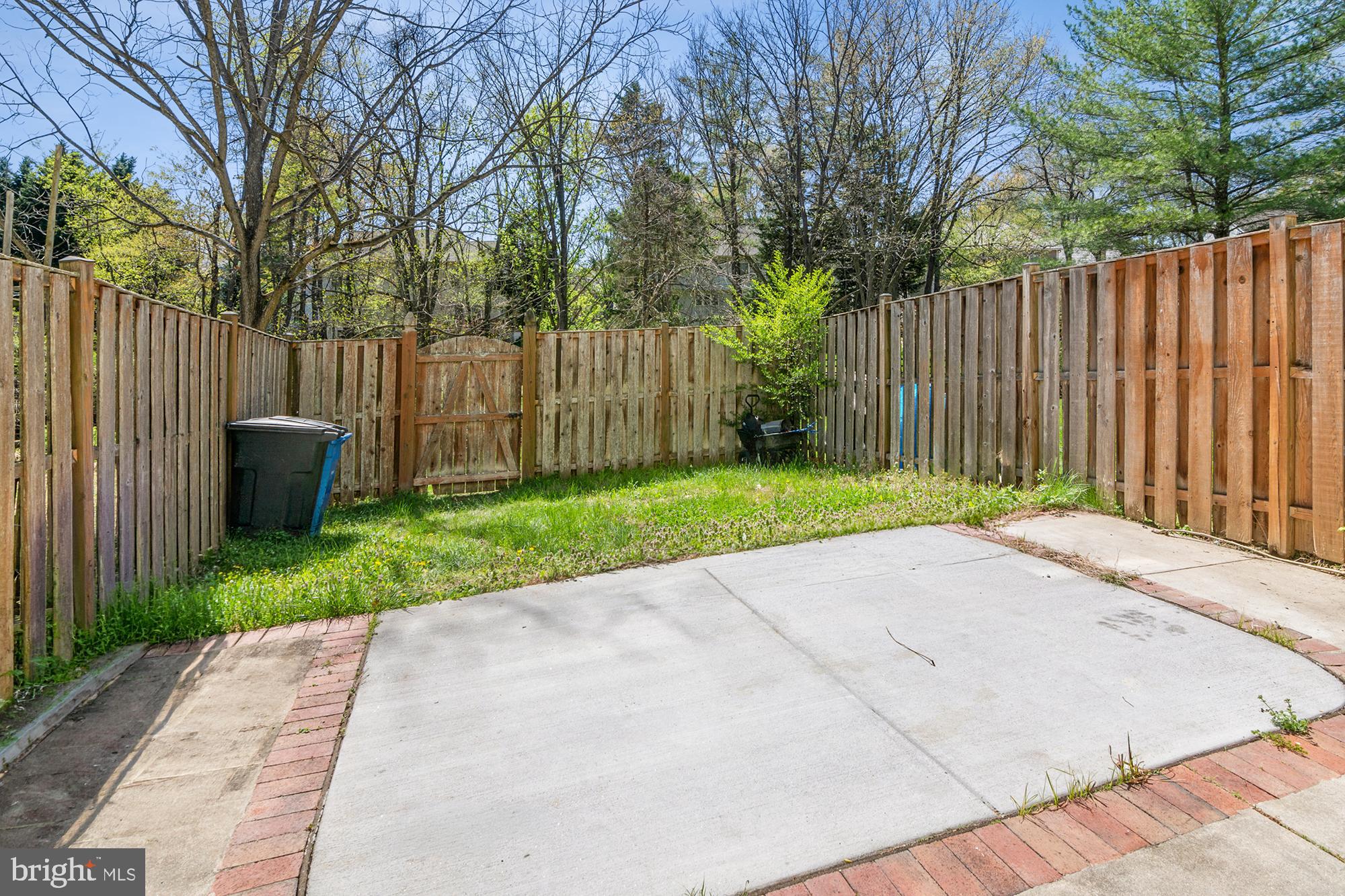 QUINCE ORCHARD KNOLLS - Residential