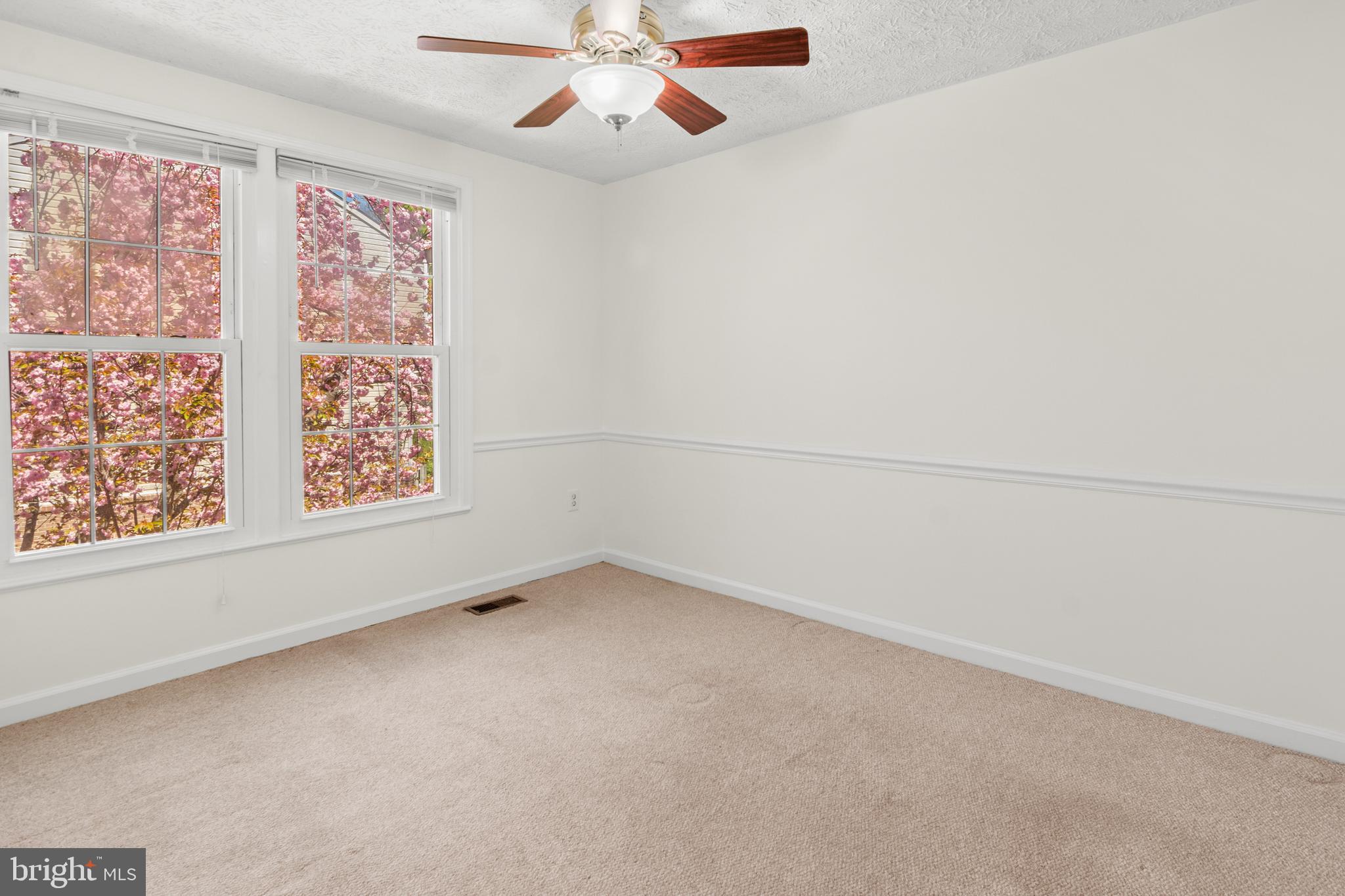 QUINCE ORCHARD KNOLLS - Residential