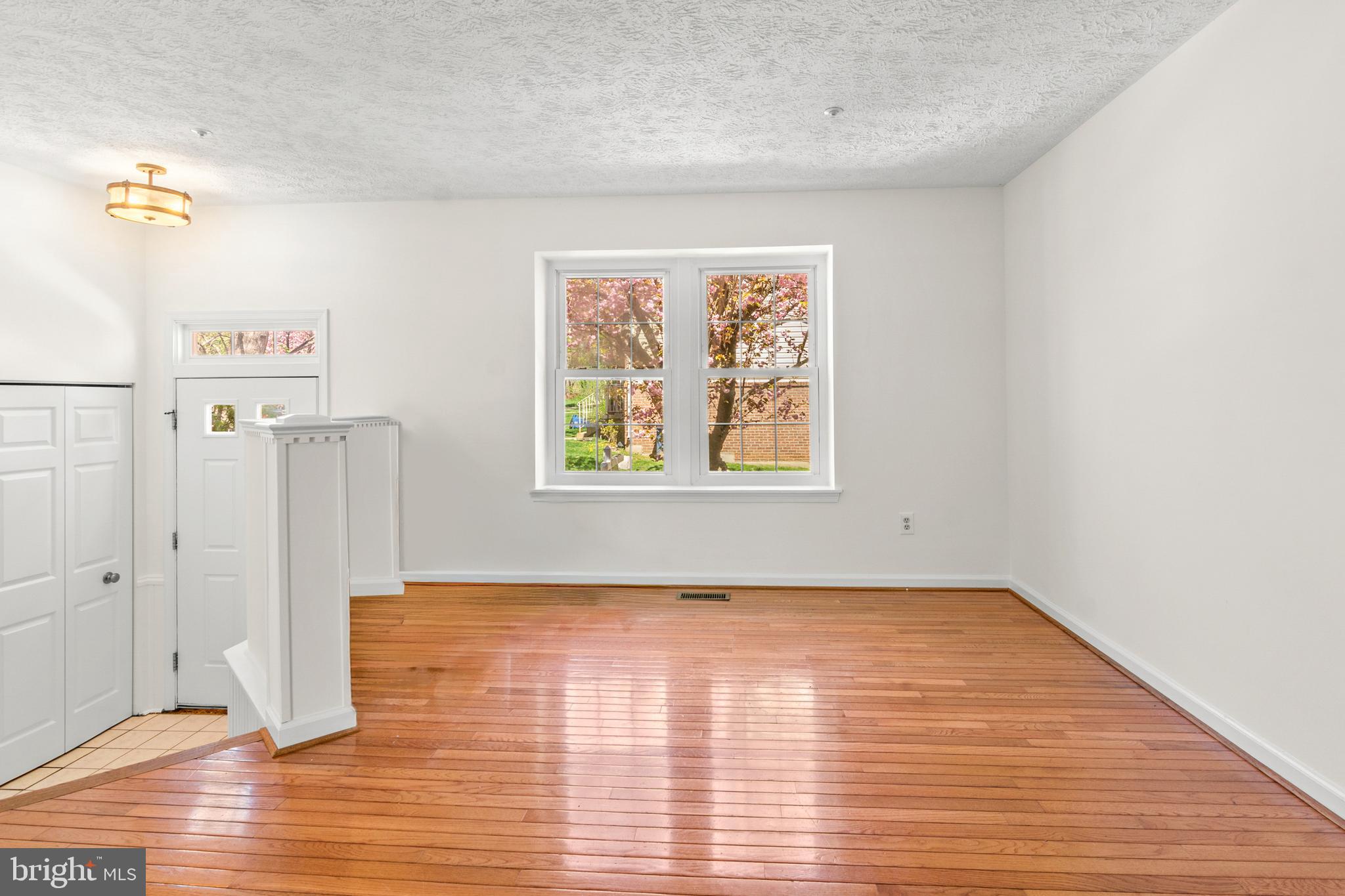 QUINCE ORCHARD KNOLLS - Residential