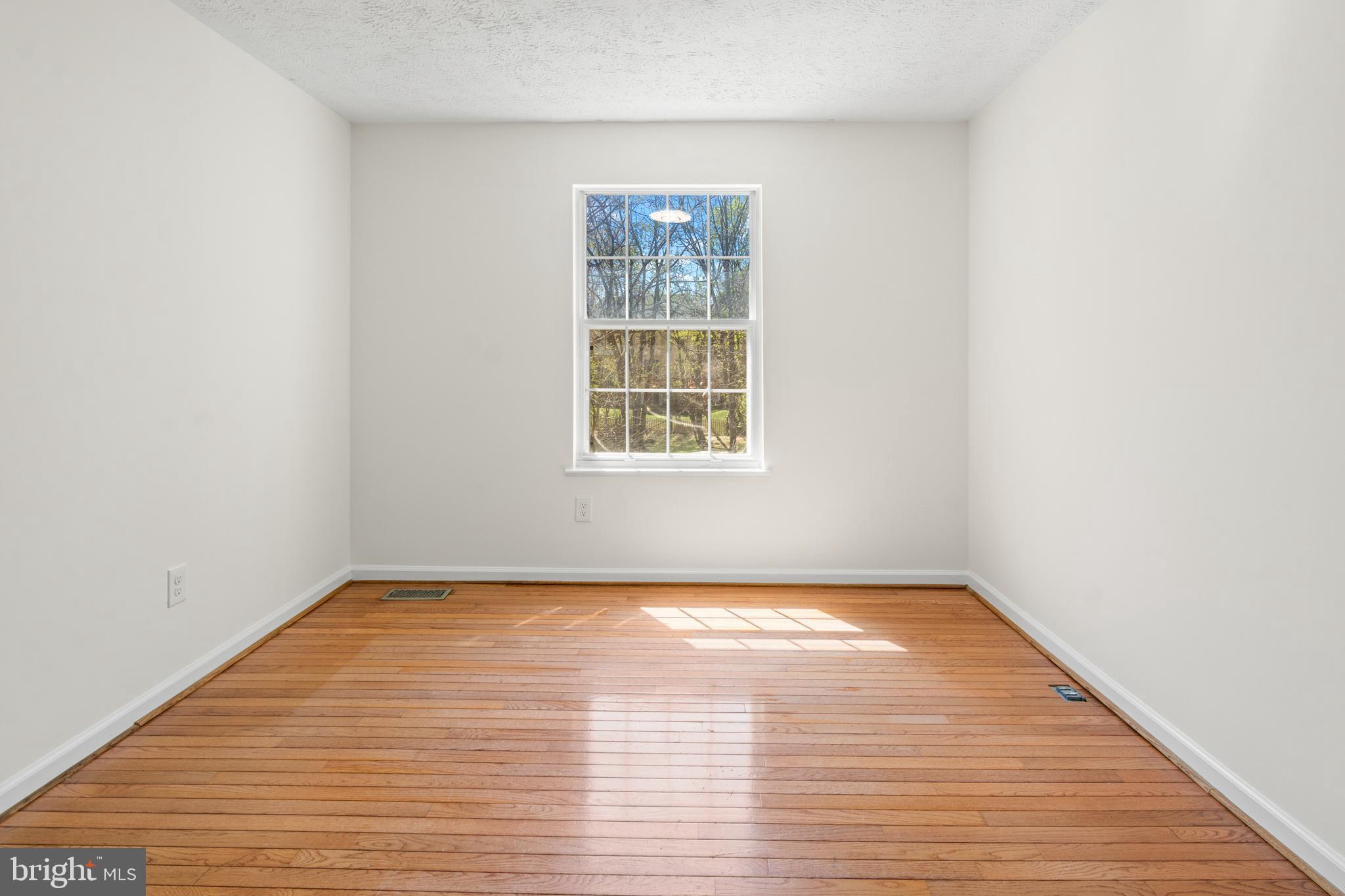 QUINCE ORCHARD KNOLLS - Residential