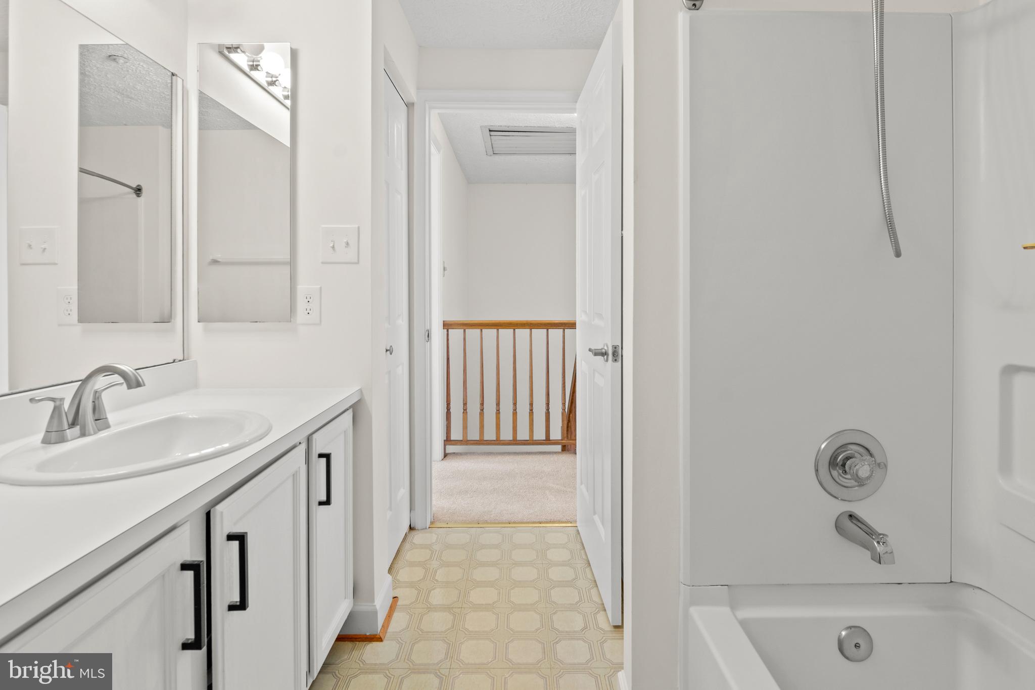 QUINCE ORCHARD KNOLLS - Residential