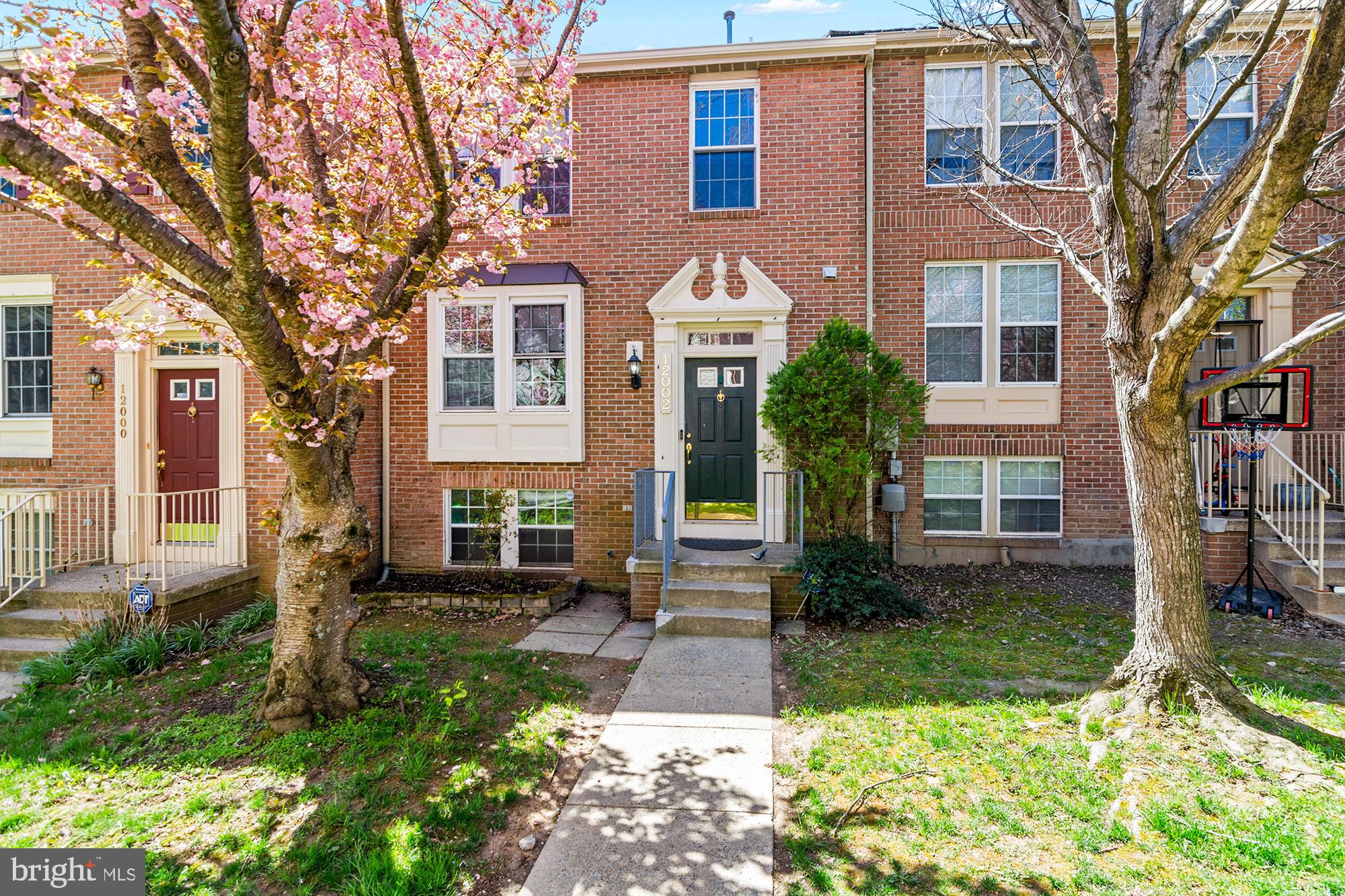 QUINCE ORCHARD KNOLLS - Residential