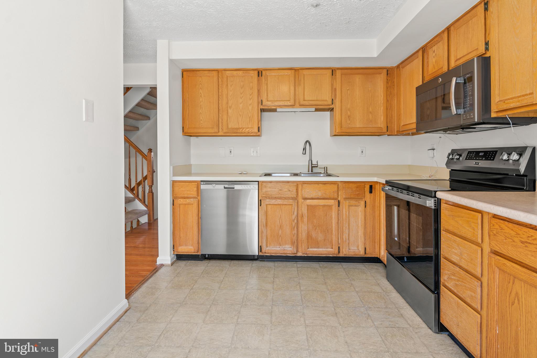 QUINCE ORCHARD KNOLLS - Residential