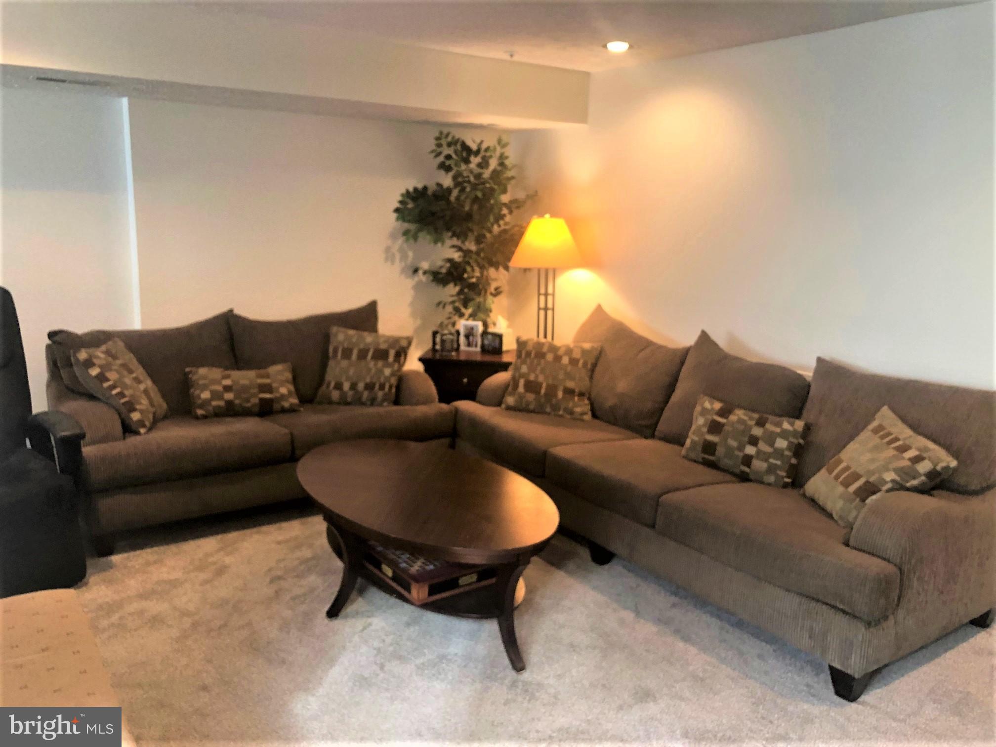 CONSTANT FRIENDSHIP - Residential Lease