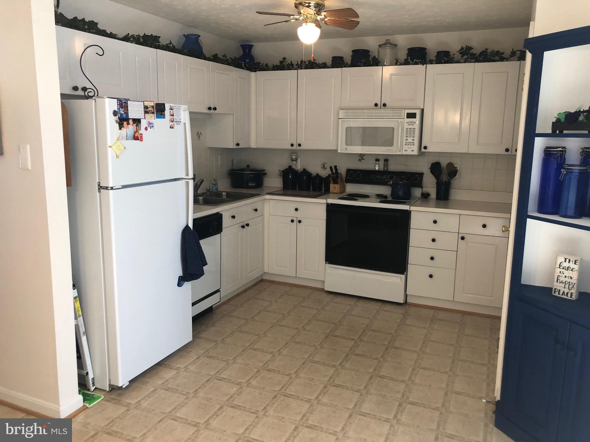 CONSTANT FRIENDSHIP - Residential Lease