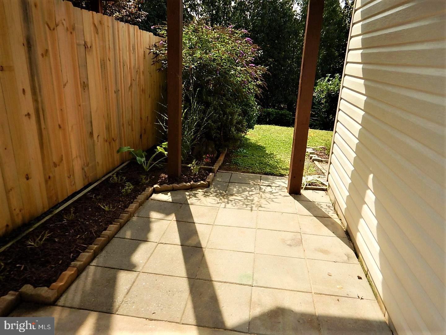 CONSTANT FRIENDSHIP - Residential Lease