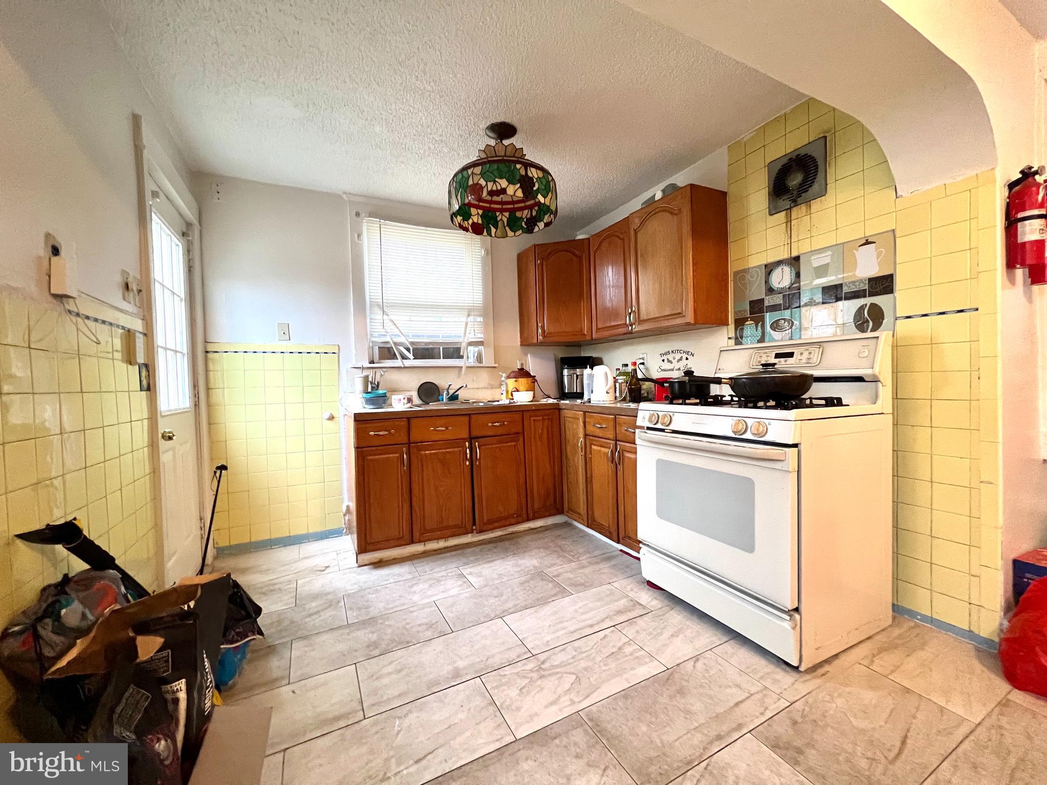 CLIFTON HEIGHTS - Residential