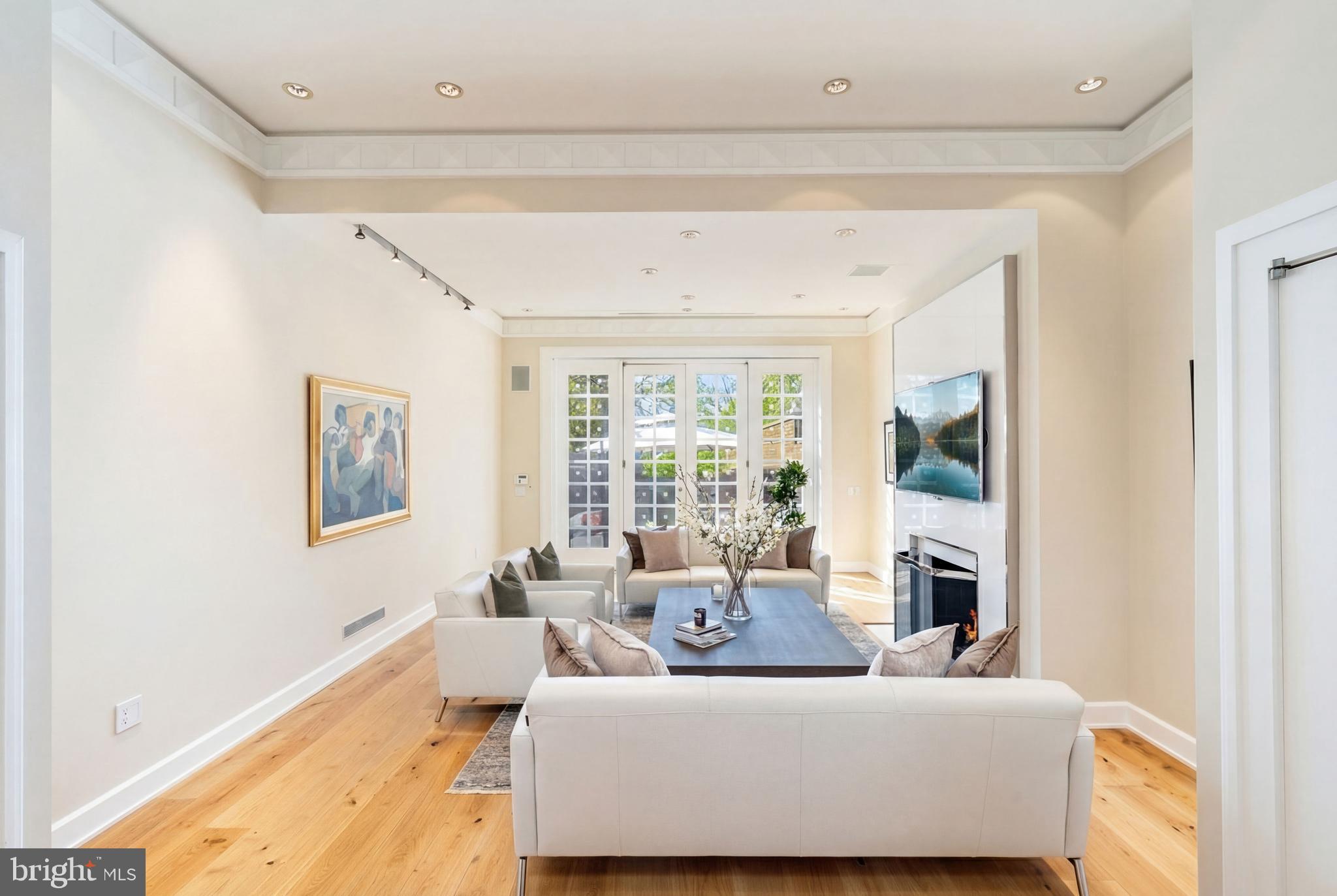 SOCIETY HILL - Residential