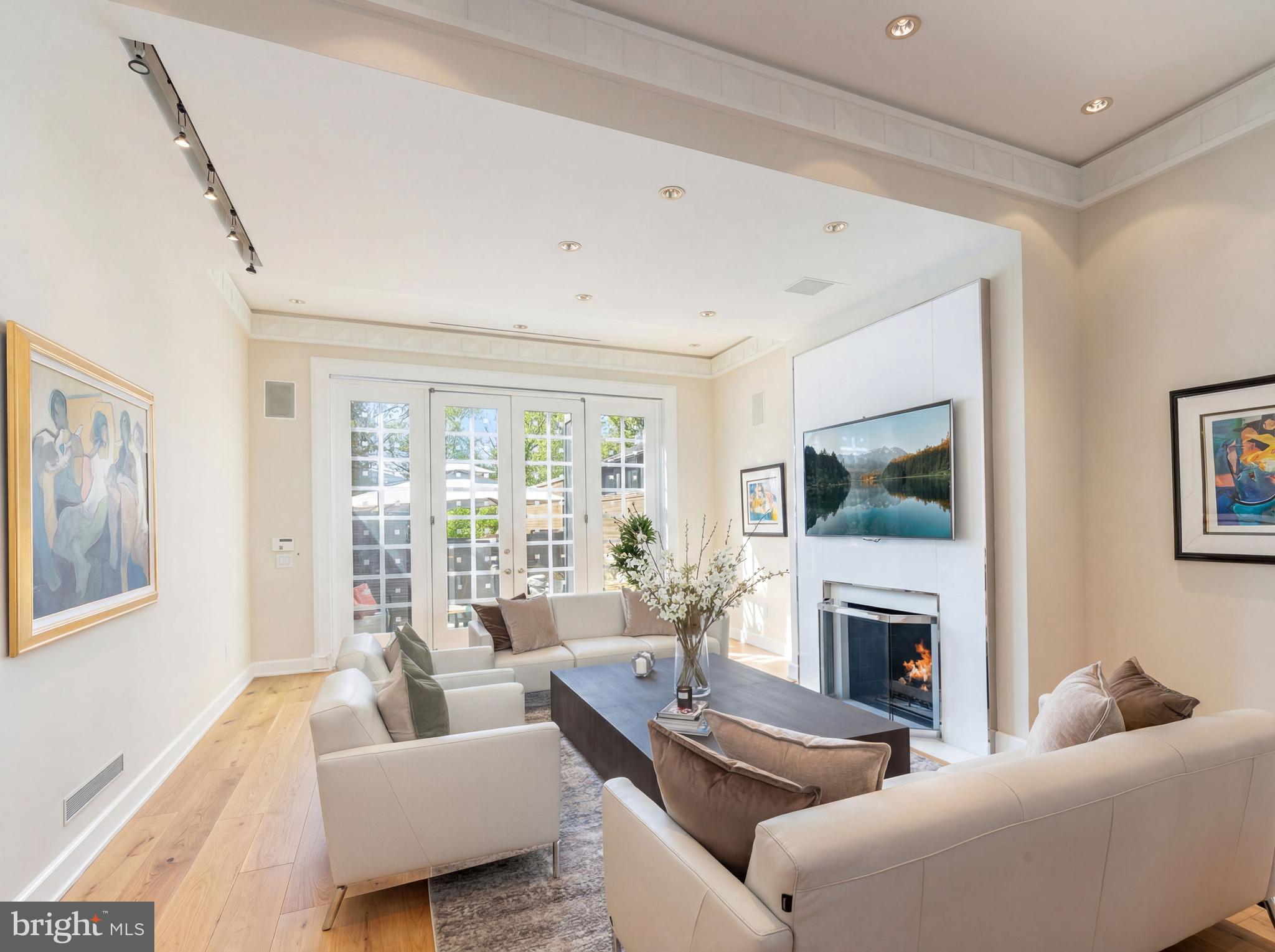 SOCIETY HILL - Residential