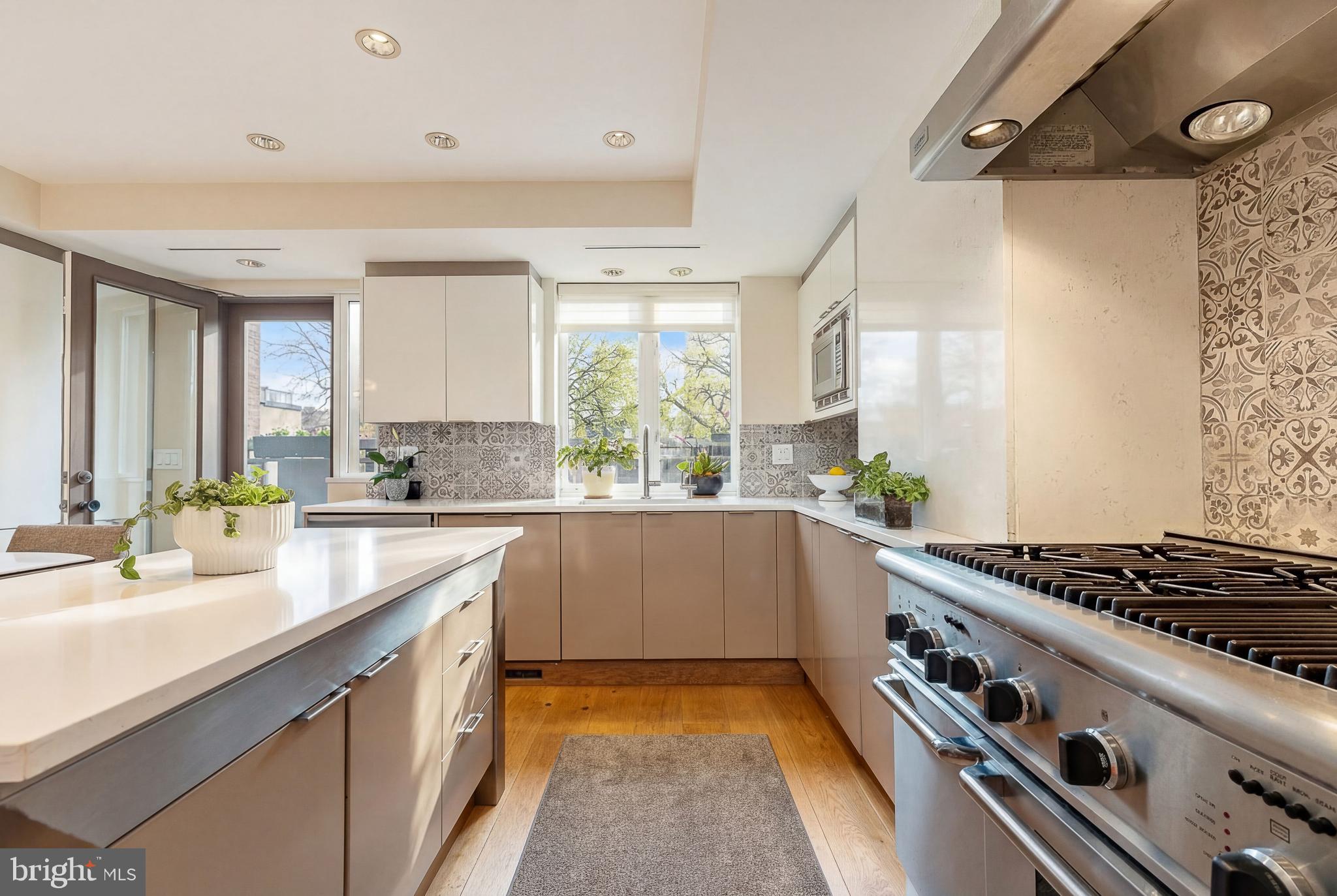 SOCIETY HILL - Residential