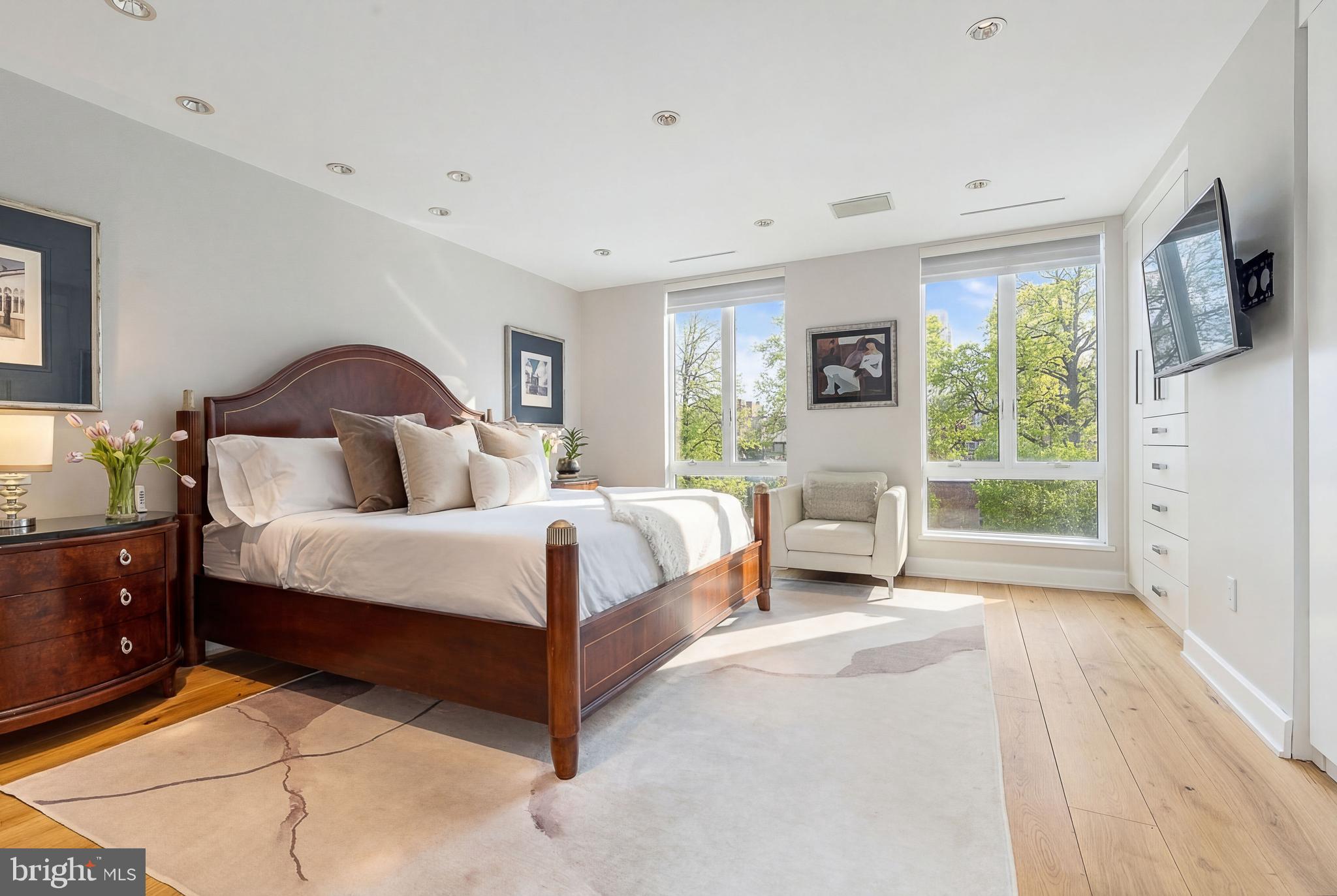 SOCIETY HILL - Residential