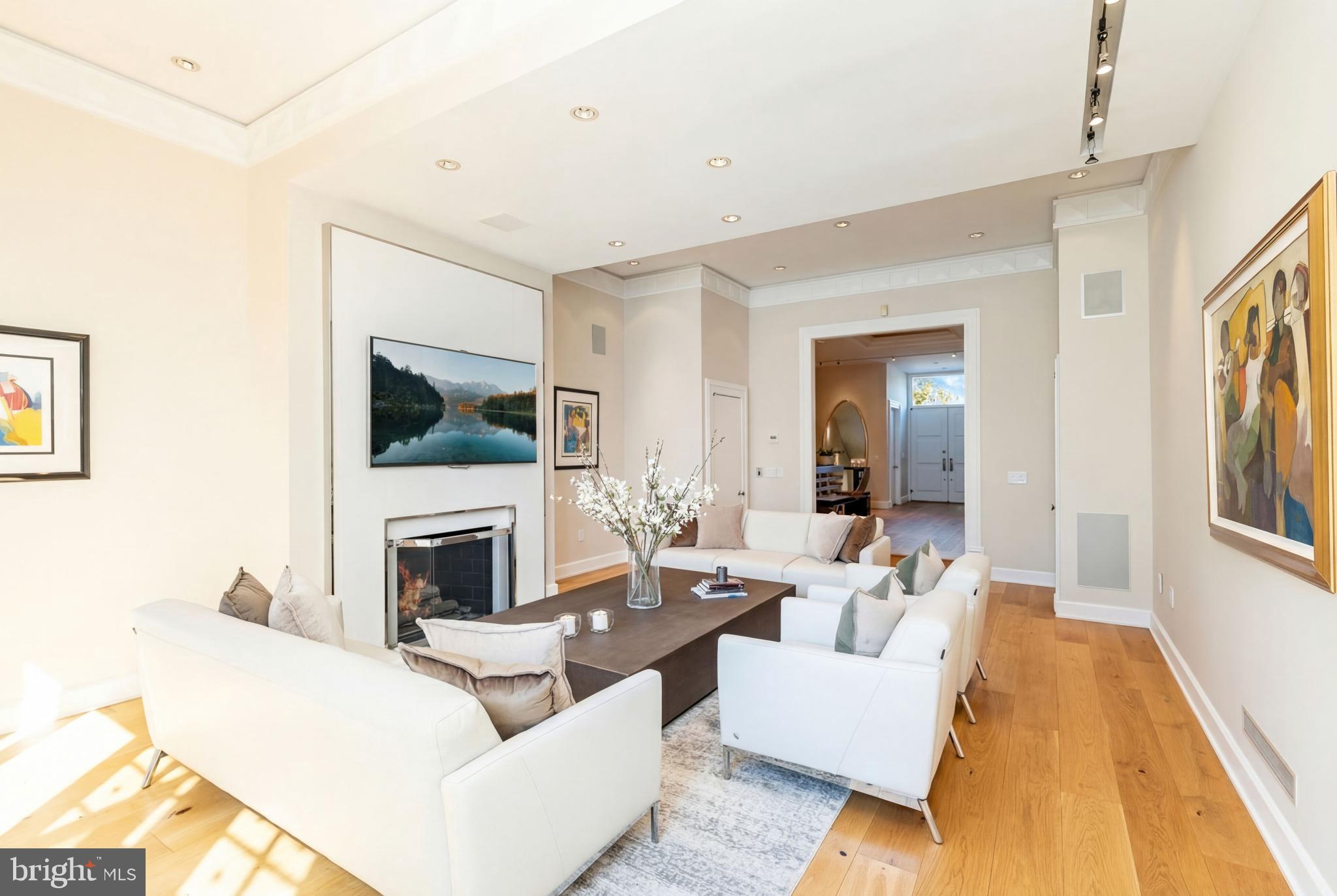 SOCIETY HILL - Residential