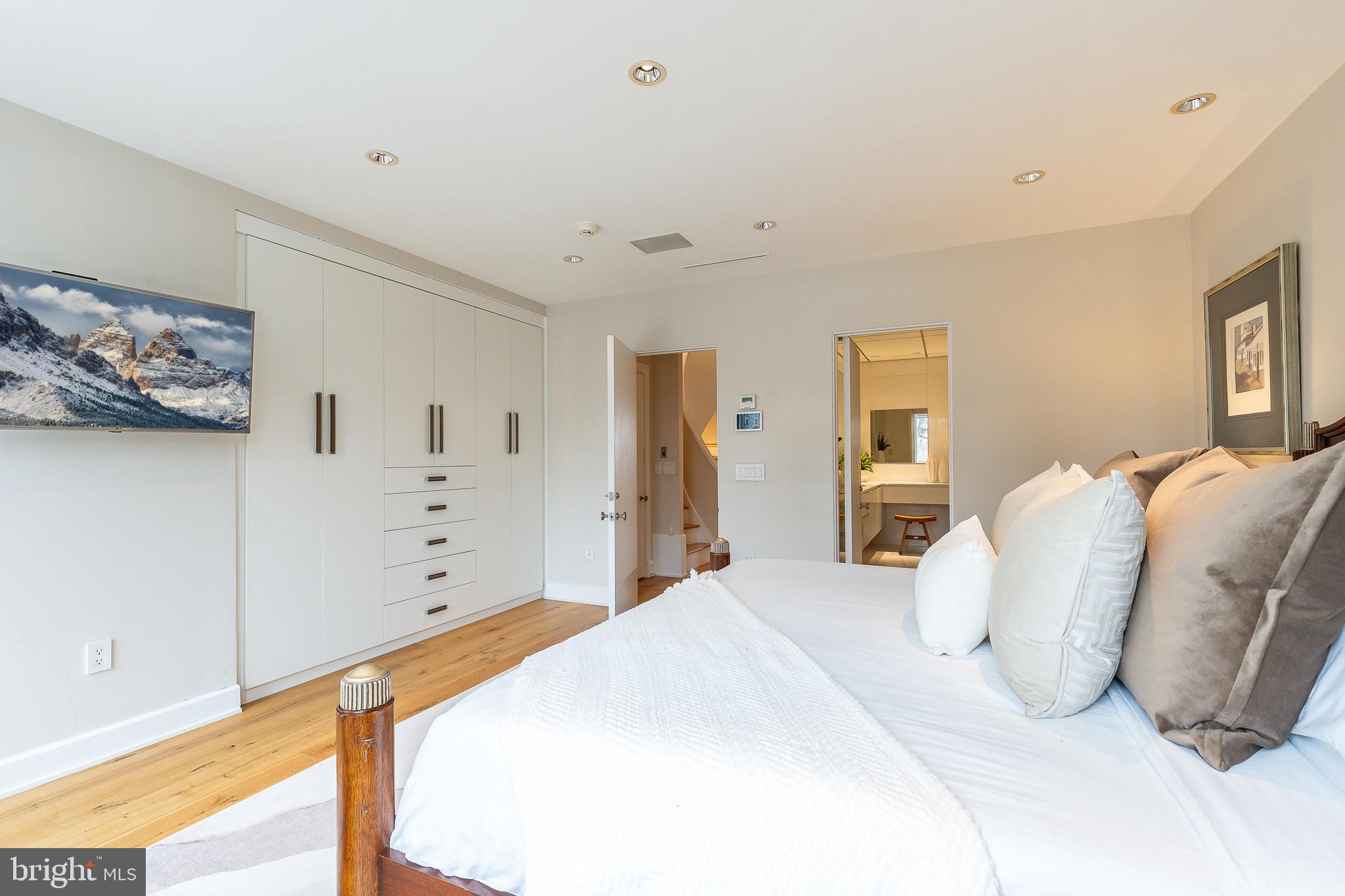 SOCIETY HILL - Residential