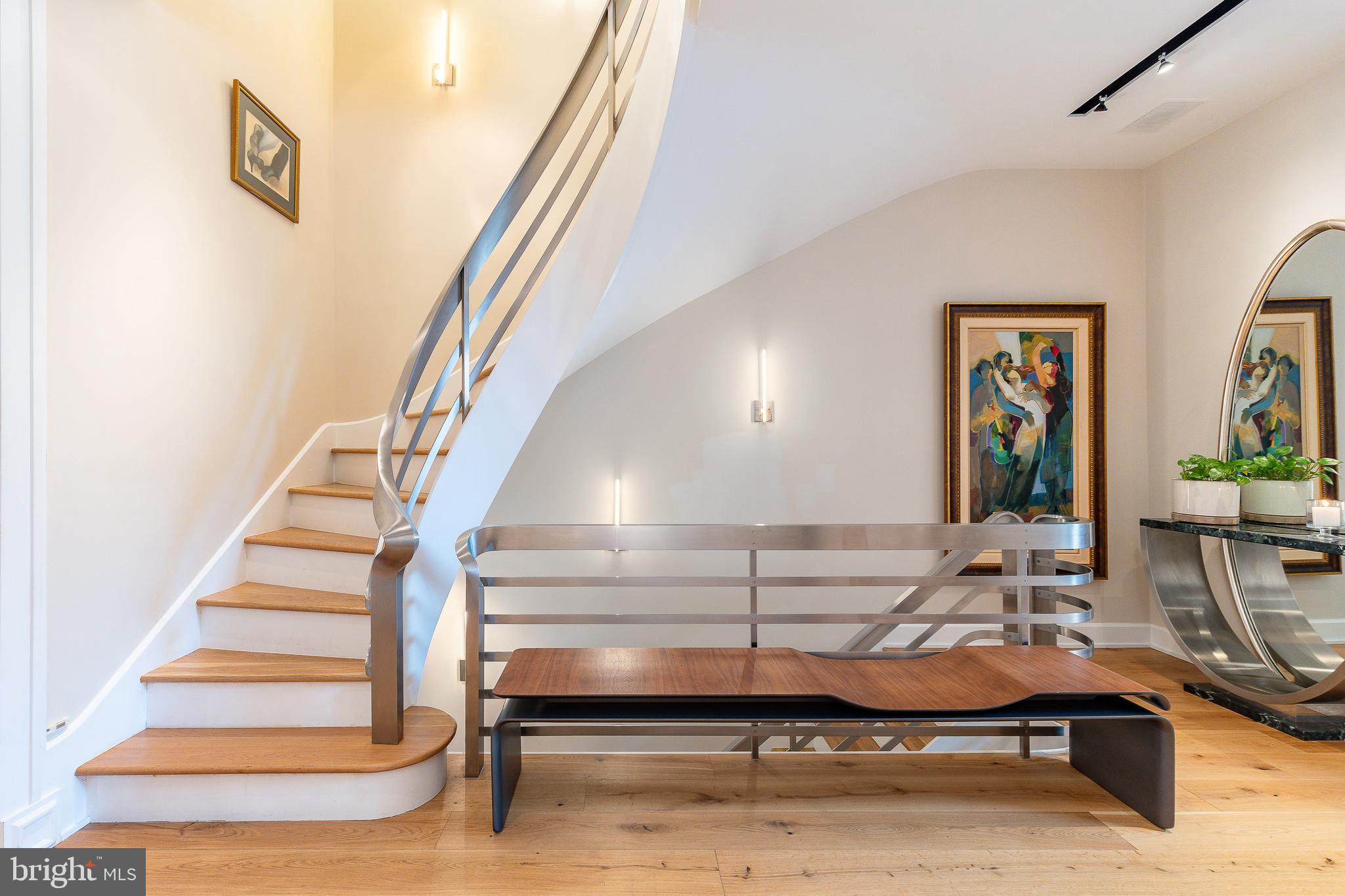 SOCIETY HILL - Residential