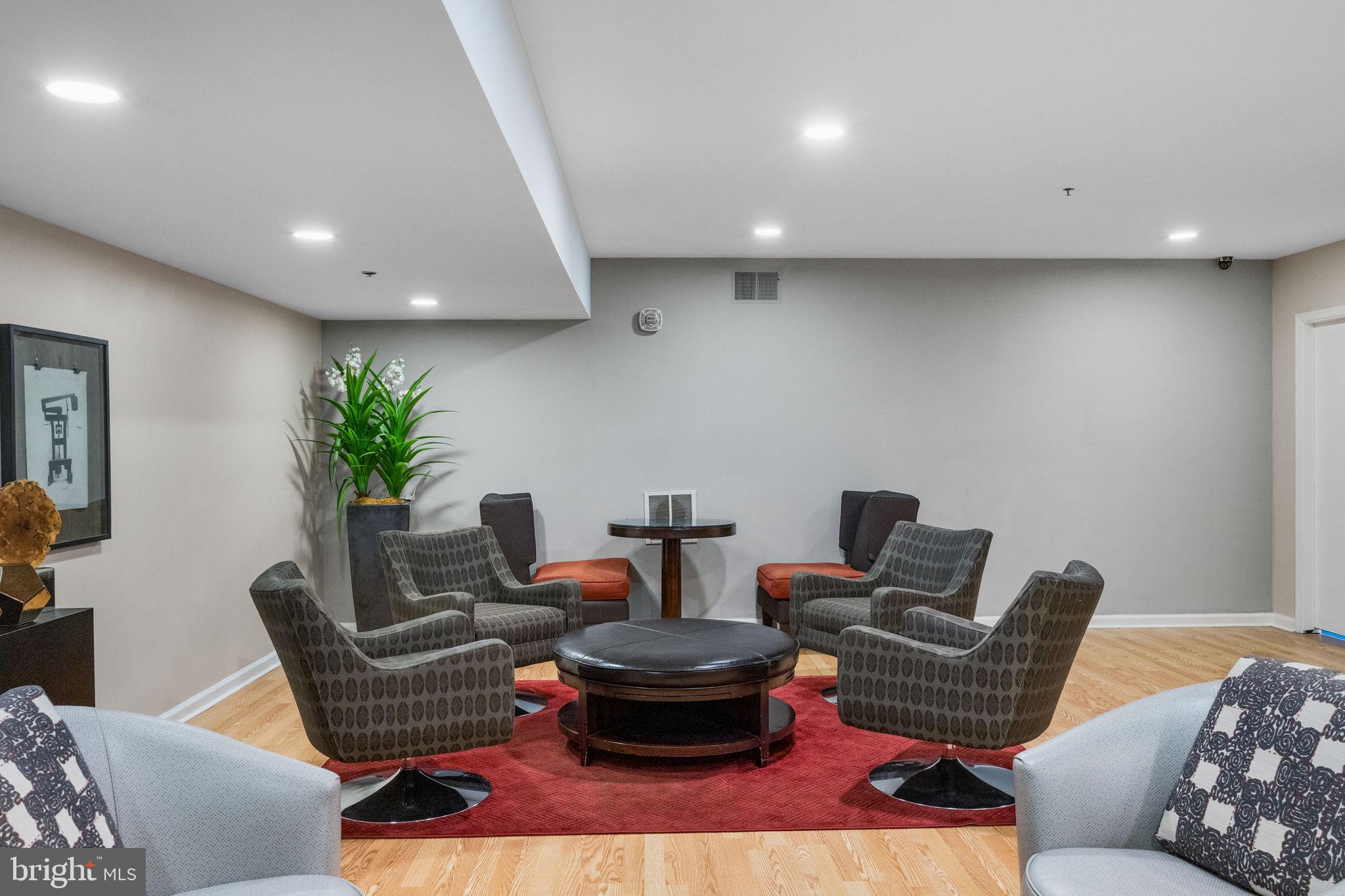 WASHINGTON SQ WEST - Residential