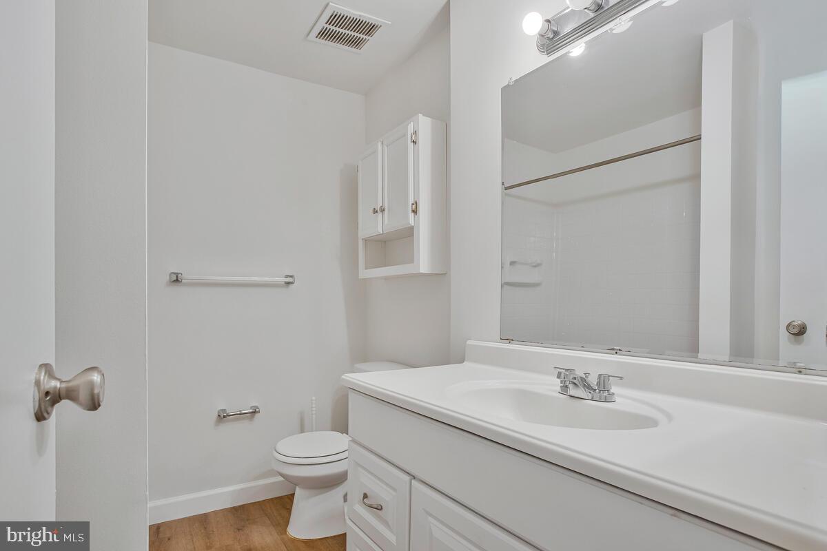 RIVA COMMONS - Residential Lease