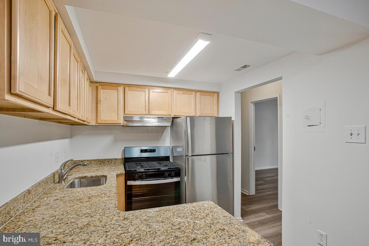 RIVA COMMONS - Residential Lease