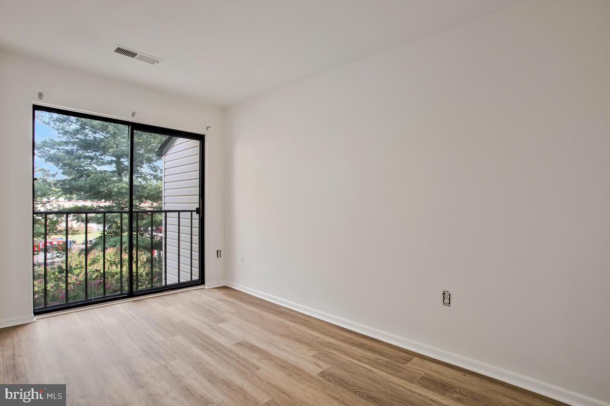 RIVA COMMONS - Residential Lease