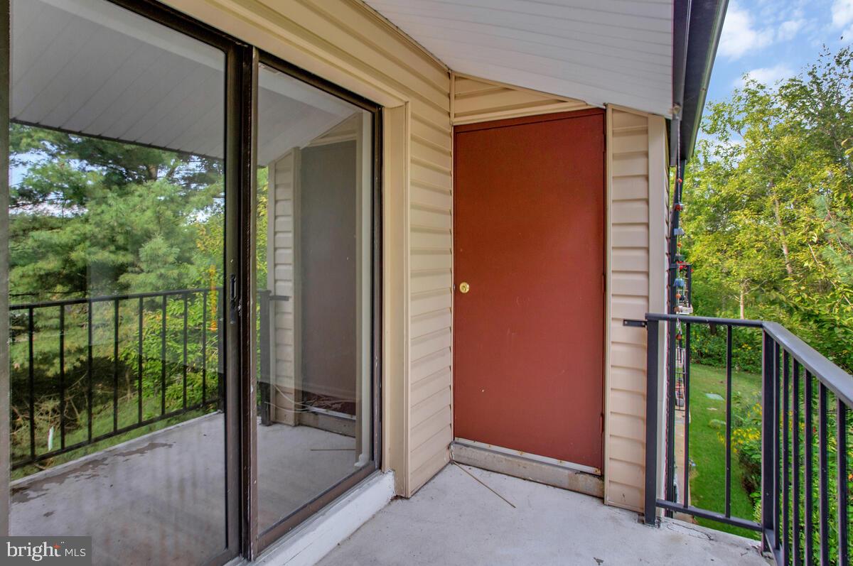 RIVA COMMONS - Residential Lease
