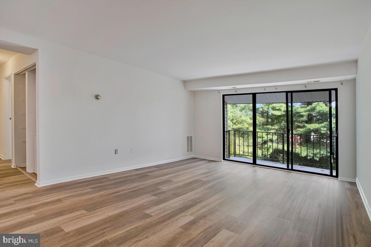 RIVA COMMONS - Residential Lease