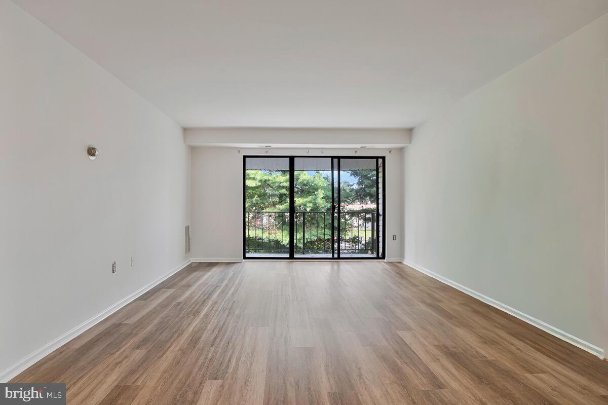 RIVA COMMONS - Residential Lease