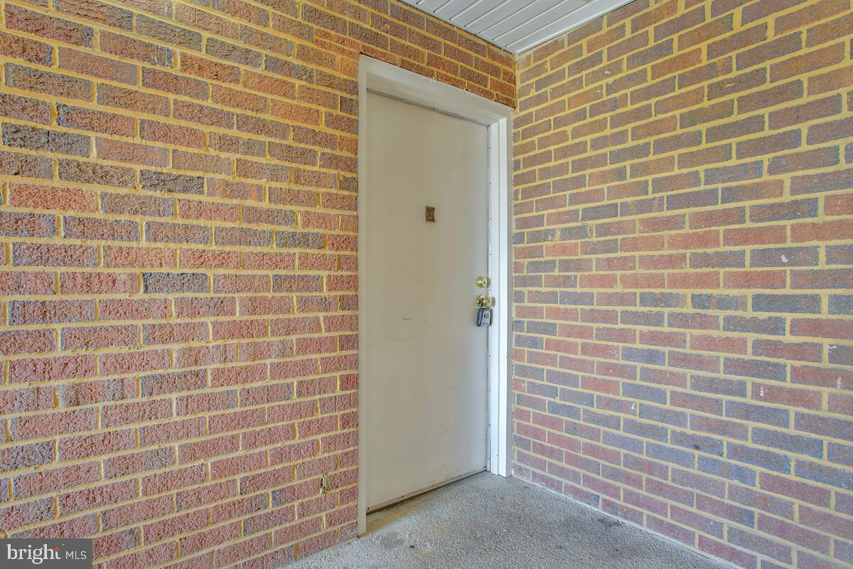 RIVA COMMONS - Residential Lease