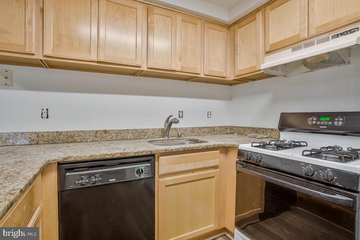 RIVA COMMONS - Residential Lease
