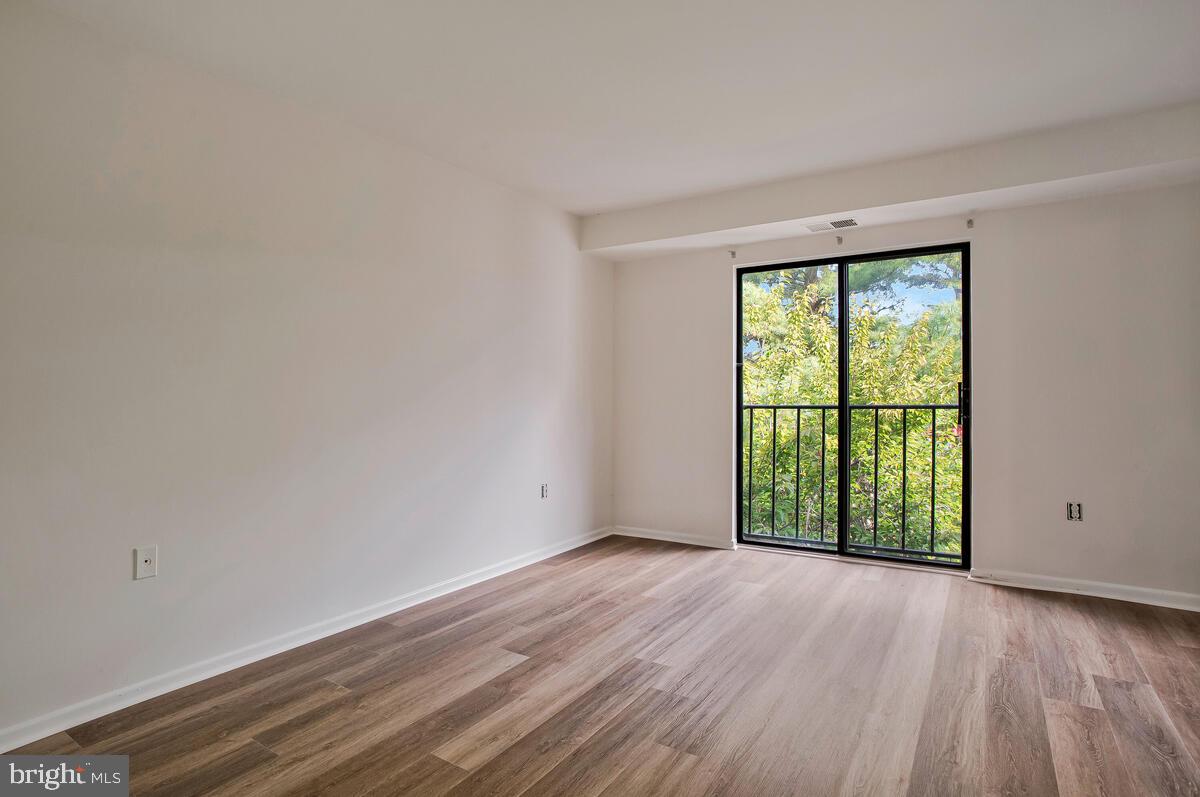 RIVA COMMONS - Residential Lease