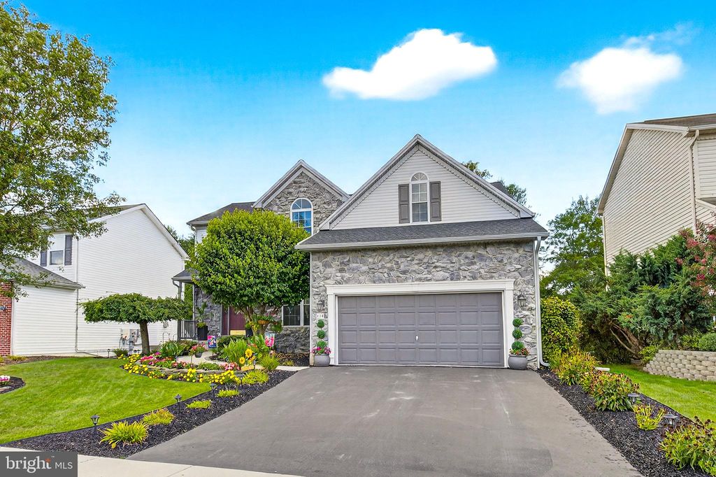 Photo of 614 Copper Circle, LEWISBERRY, PA 17339 (MLS # PAYK2089200)