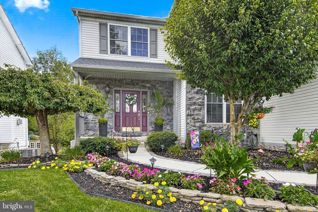 Photo of 614 Copper Circle, LEWISBERRY, PA 17339 (MLS # PAYK2089200)