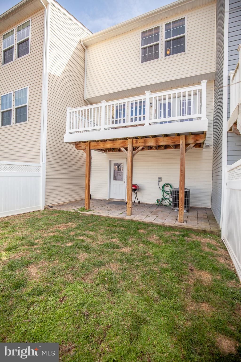 LAKELAND PLACE - Residential Lease